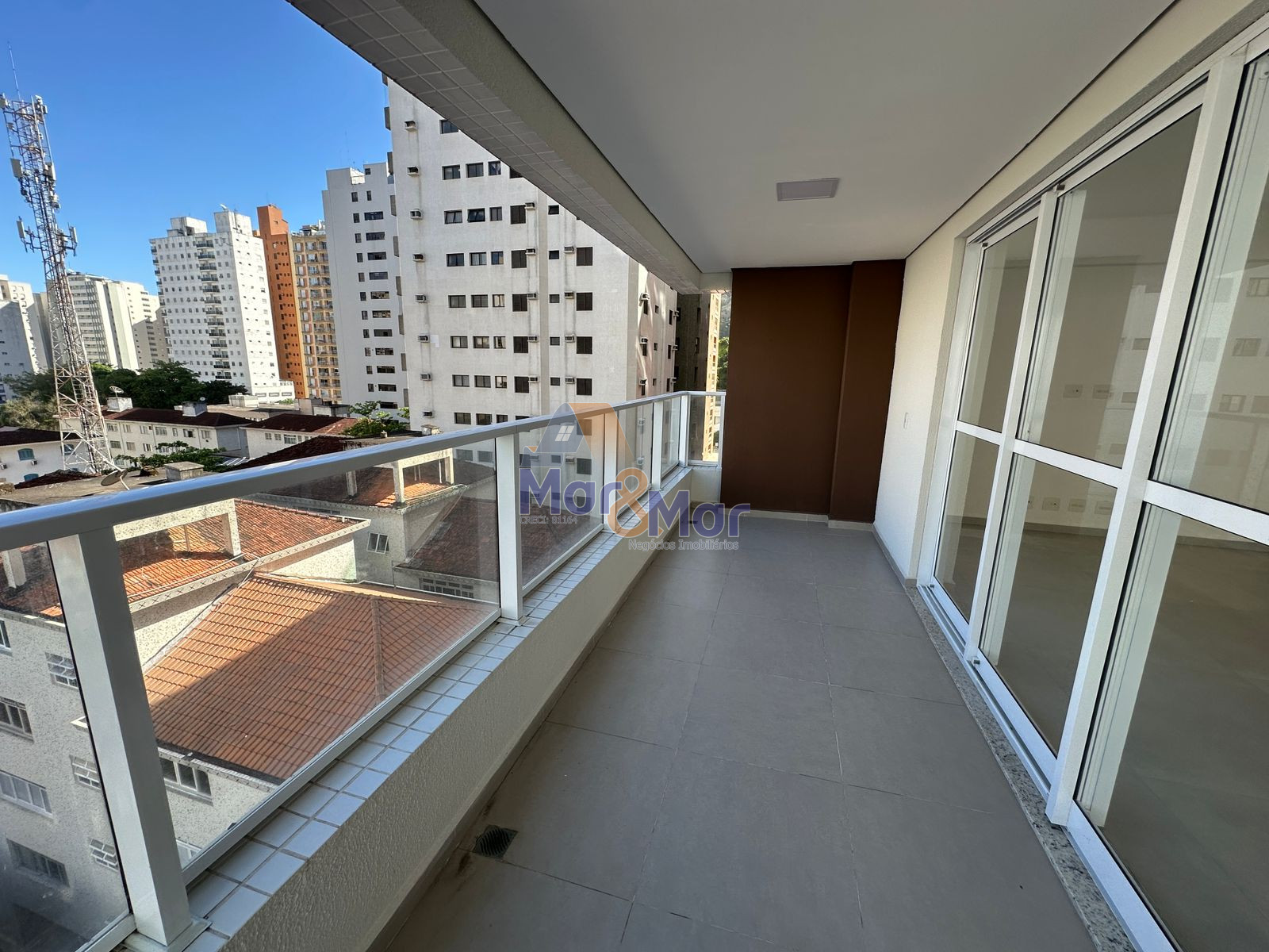 Apartamento na Praia das Pitangueiras, Guarujá - SP