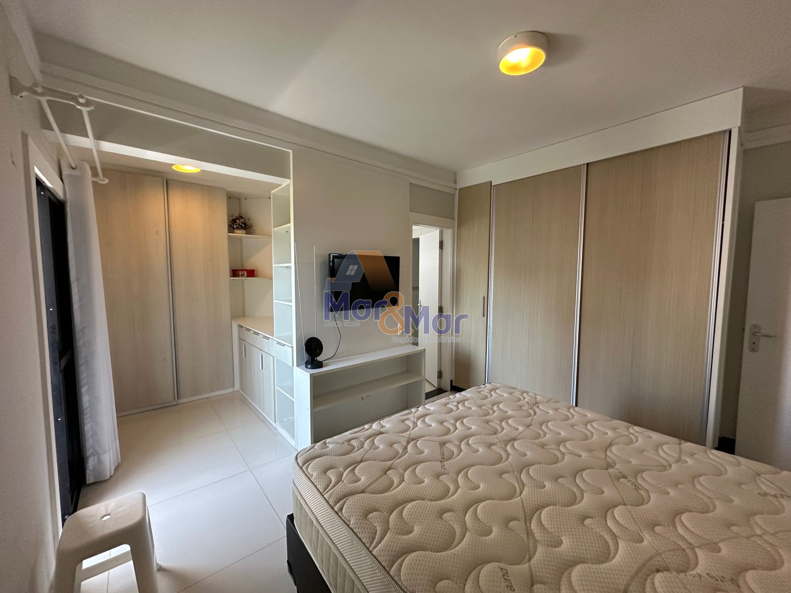 Apartamento na Praia das Pitangueiras, Guarujá - SP