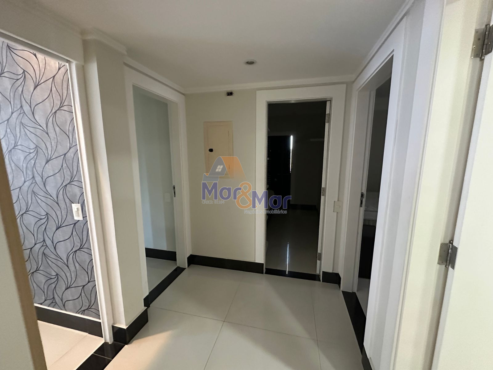 Apartamento na Praia das Pitangueiras, Guarujá - SP