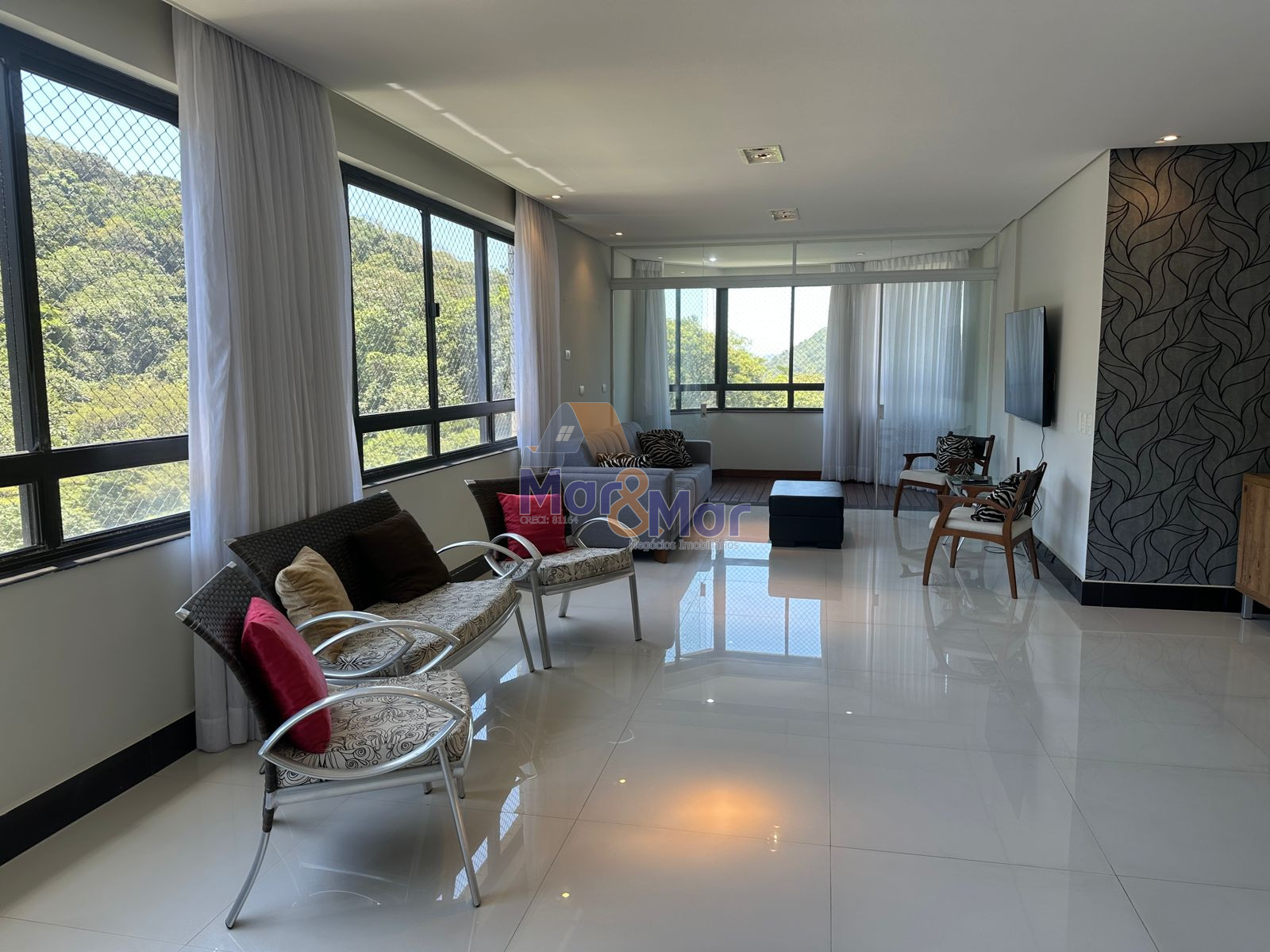 Apartamento na Praia das Pitangueiras, Guarujá - SP