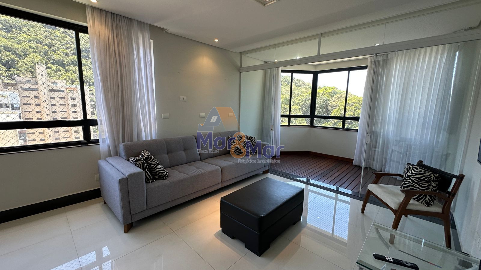 Apartamento na Praia das Pitangueiras, Guarujá - SP