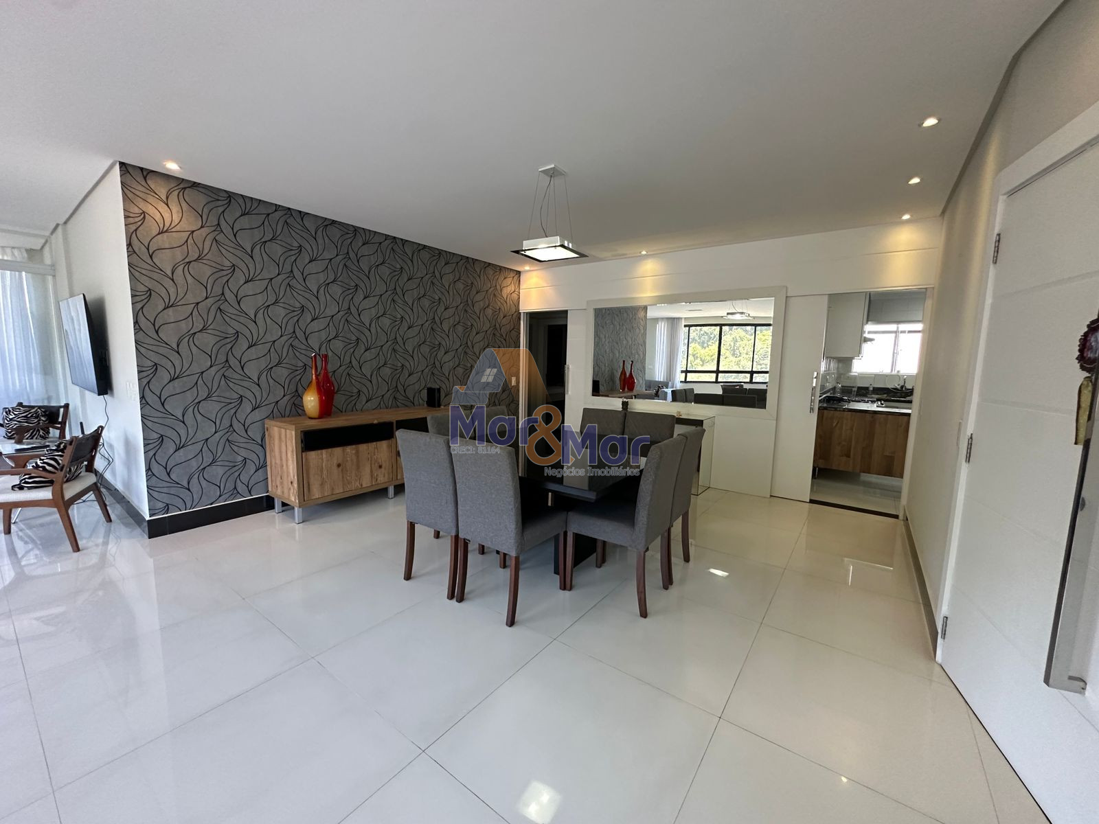 Apartamento na Praia das Pitangueiras, Guarujá - SP