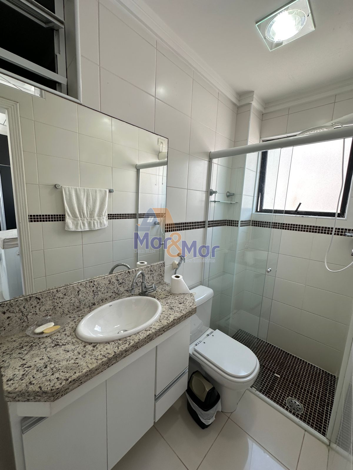 Apartamento na Praia das Pitangueiras, Guarujá - SP