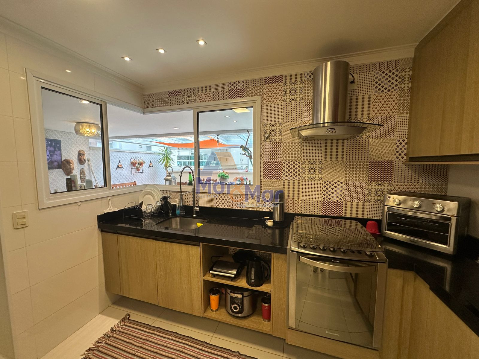 Apartamento na Praia das Pitangueiras, Guarujá - SP
