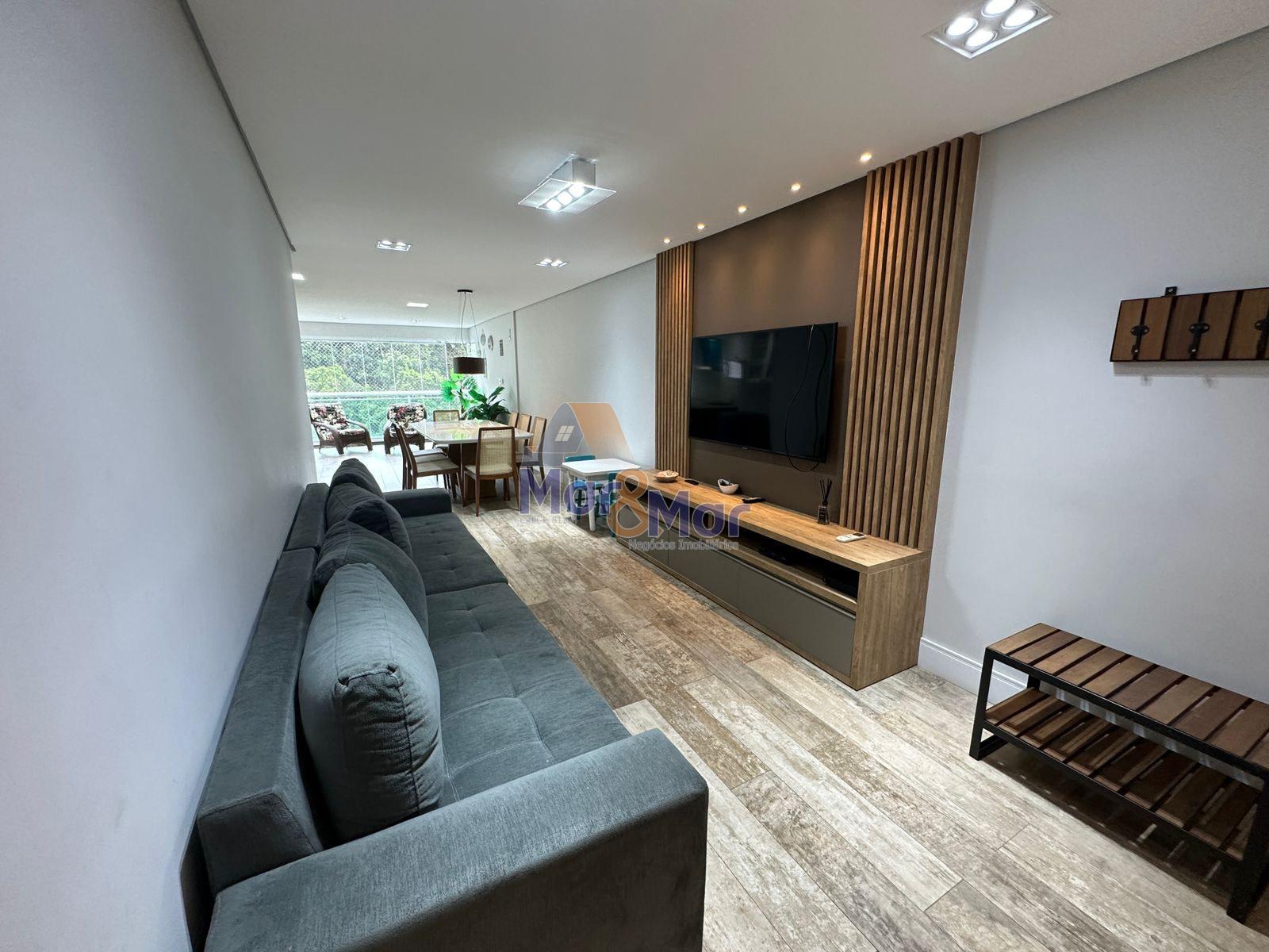 Apartamento na Praia das Pitangueiras, Guarujá - SP