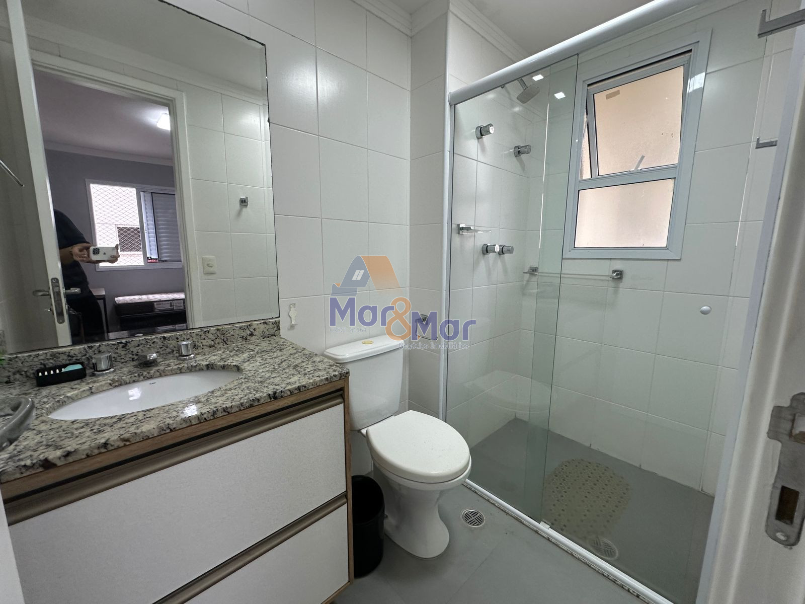 Apartamento na Praia das Pitangueiras, Guarujá - SP