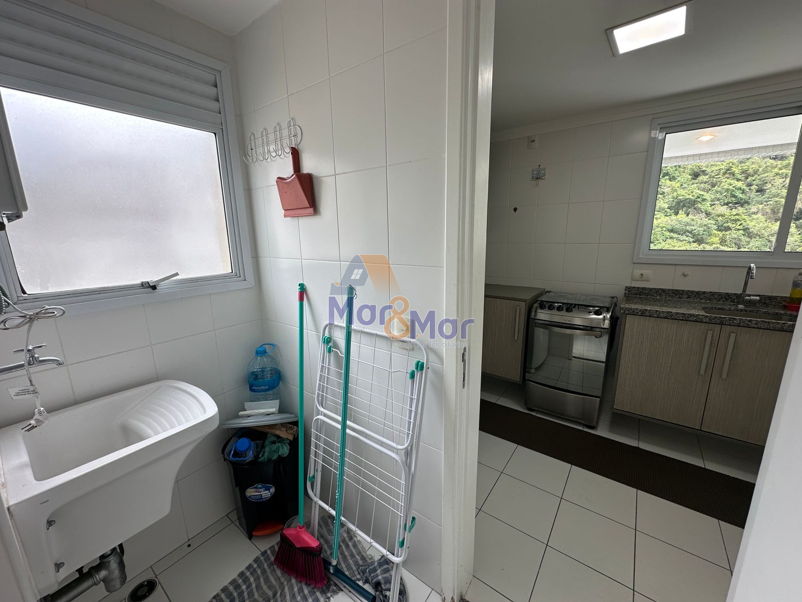 Apartamento na Praia das Pitangueiras, Guarujá - SP