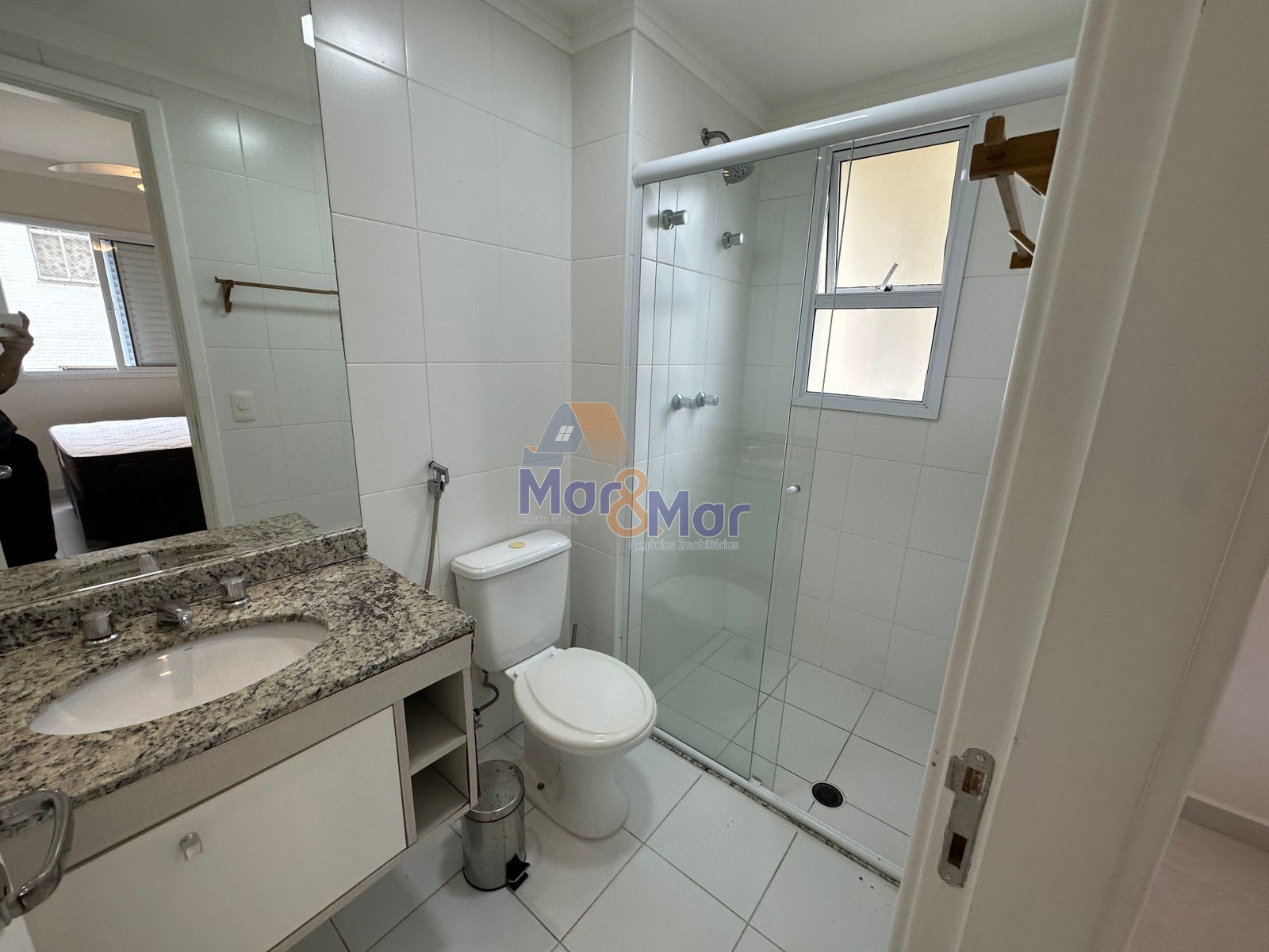 Apartamento na Praia das Pitangueiras, Guarujá - SP