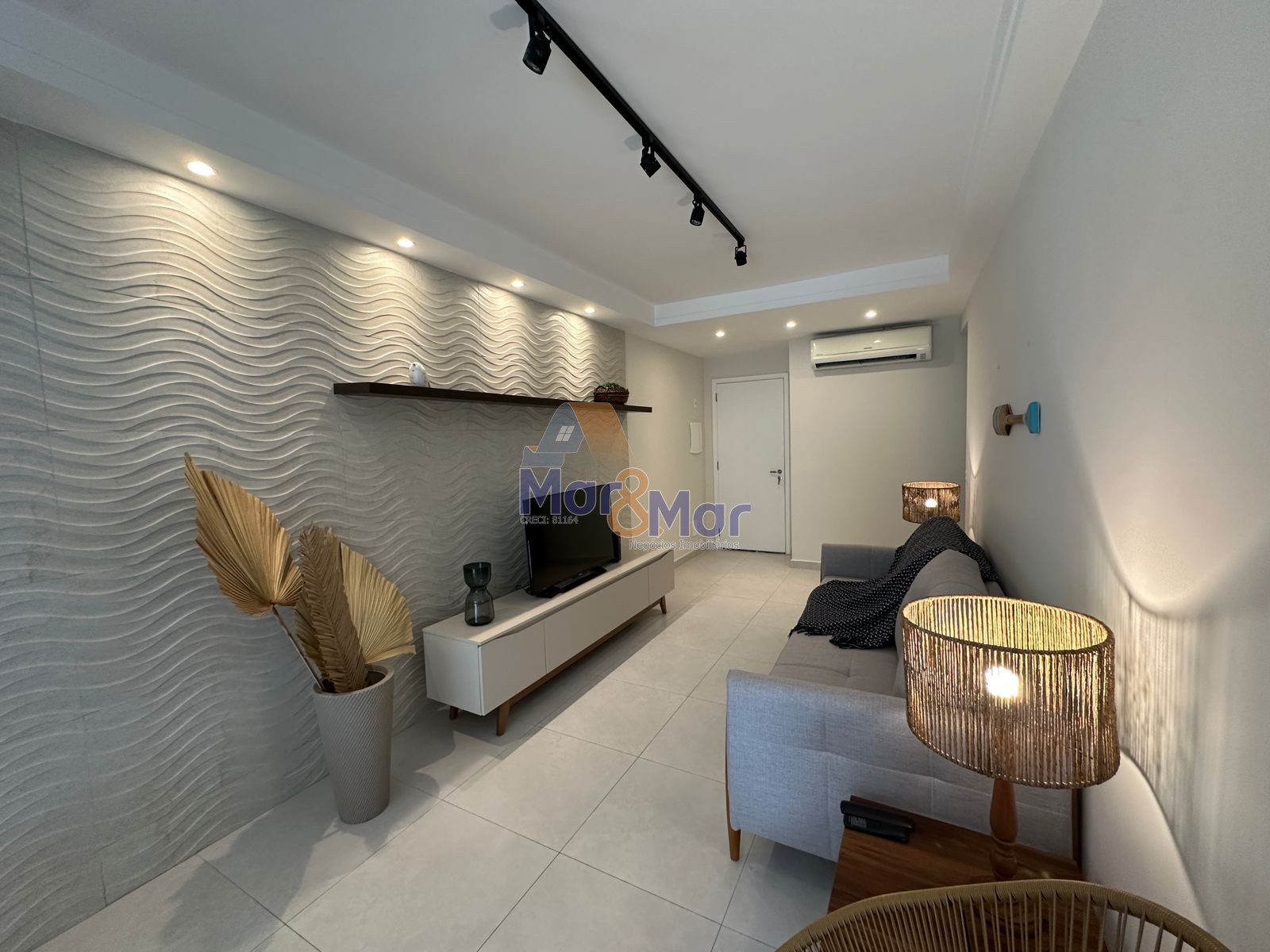 Apartamento na Praia das Pitangueiras, Guarujá - SP