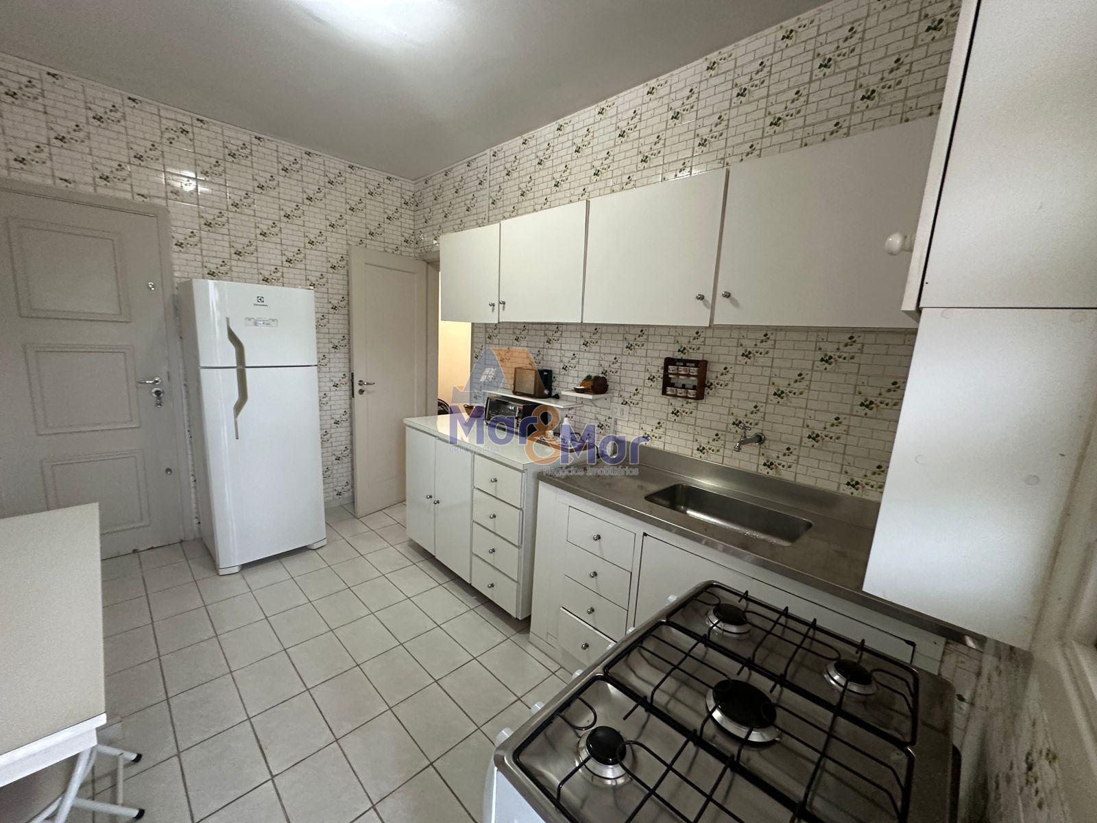 Apartamento na Praia das Pitangueiras, Guarujá - SP