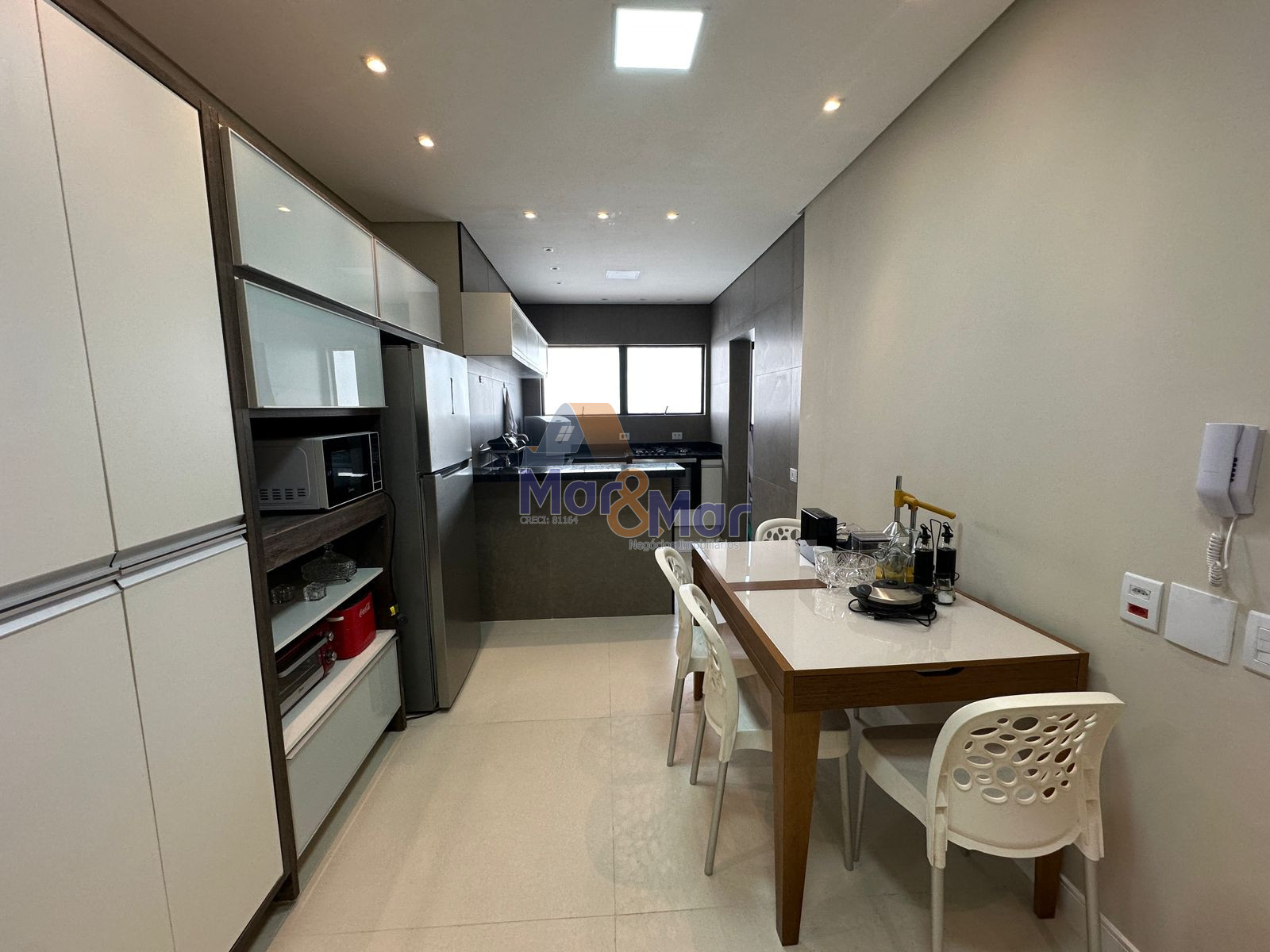 Apartamento na Praia das Pitangueiras, Guarujá - SP