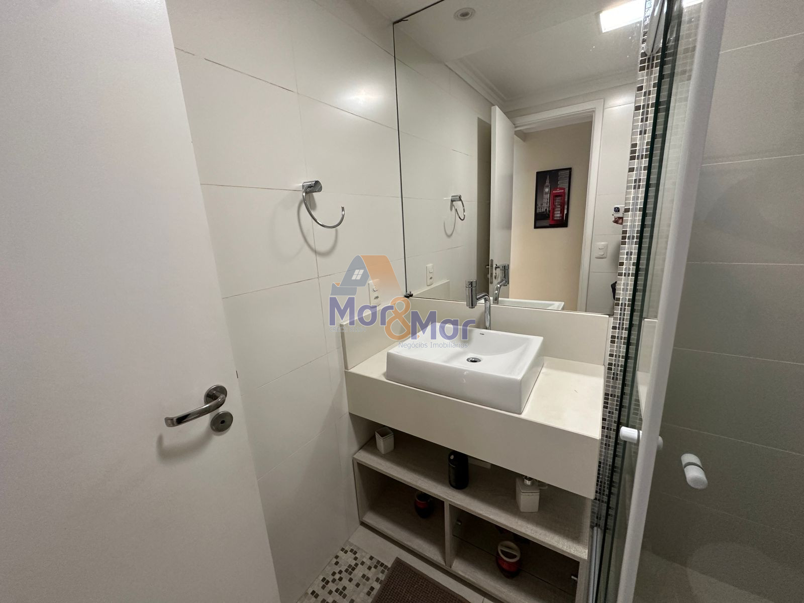 Apartamento na Praia das Pitangueiras, Guarujá - SP