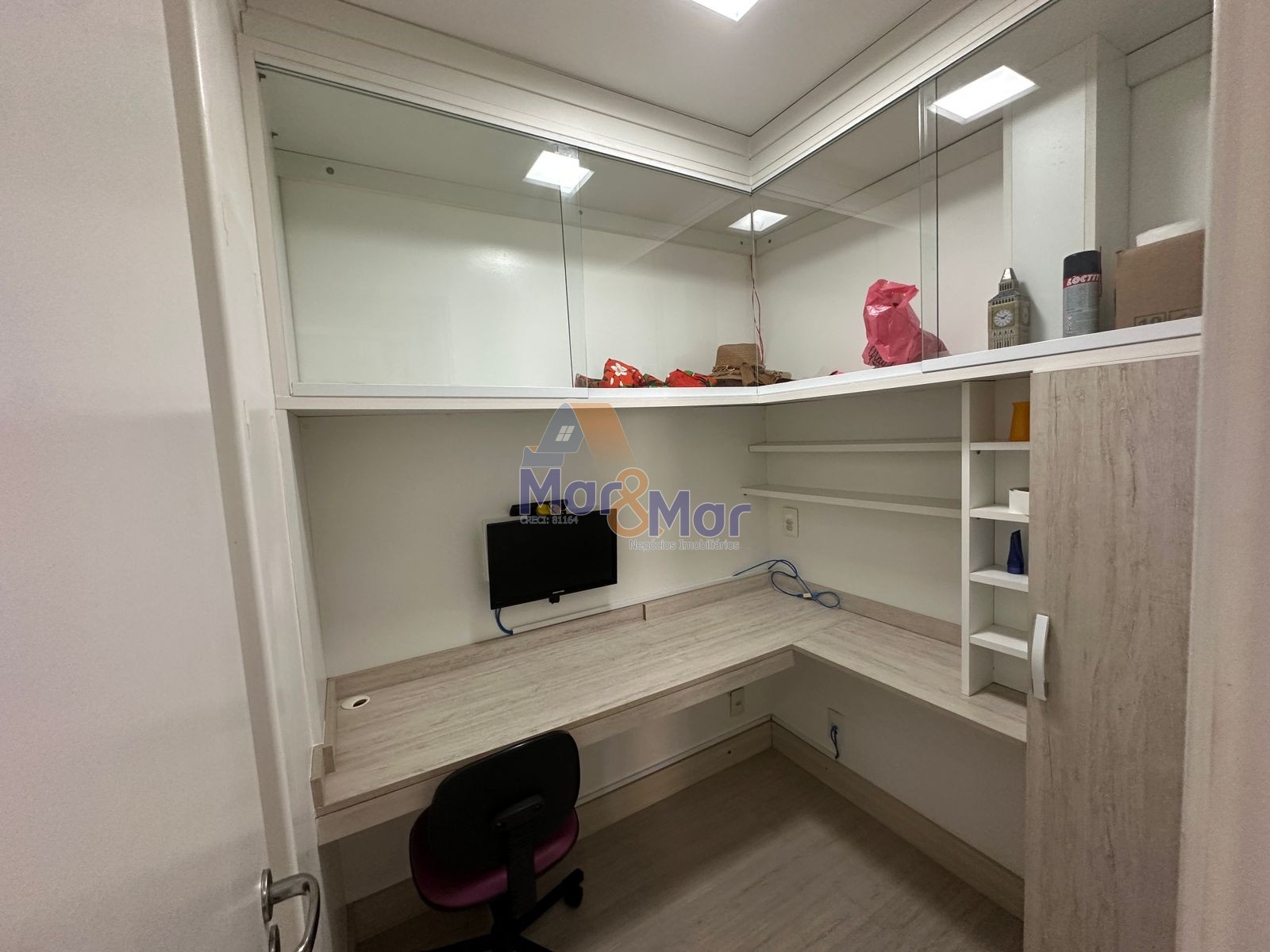 Apartamento na Praia das Pitangueiras, Guarujá - SP