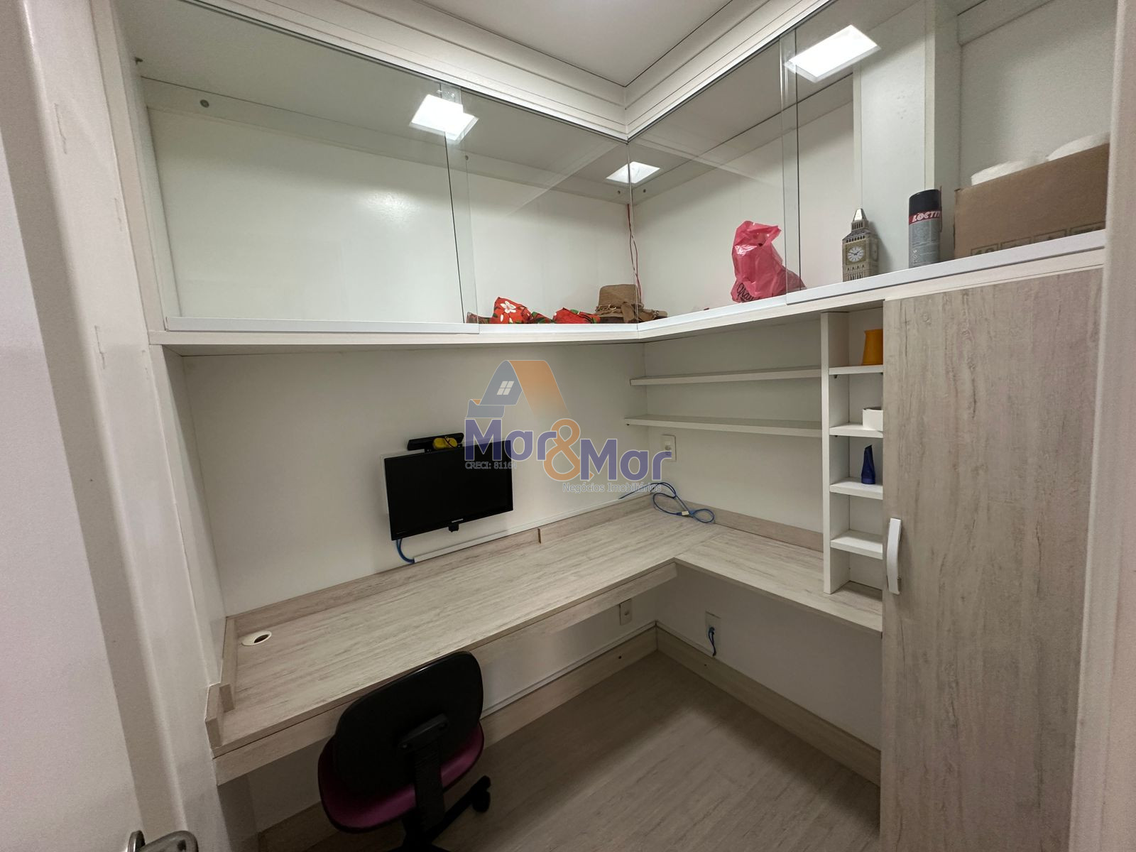 Apartamento na Praia das Pitangueiras, Guarujá - SP