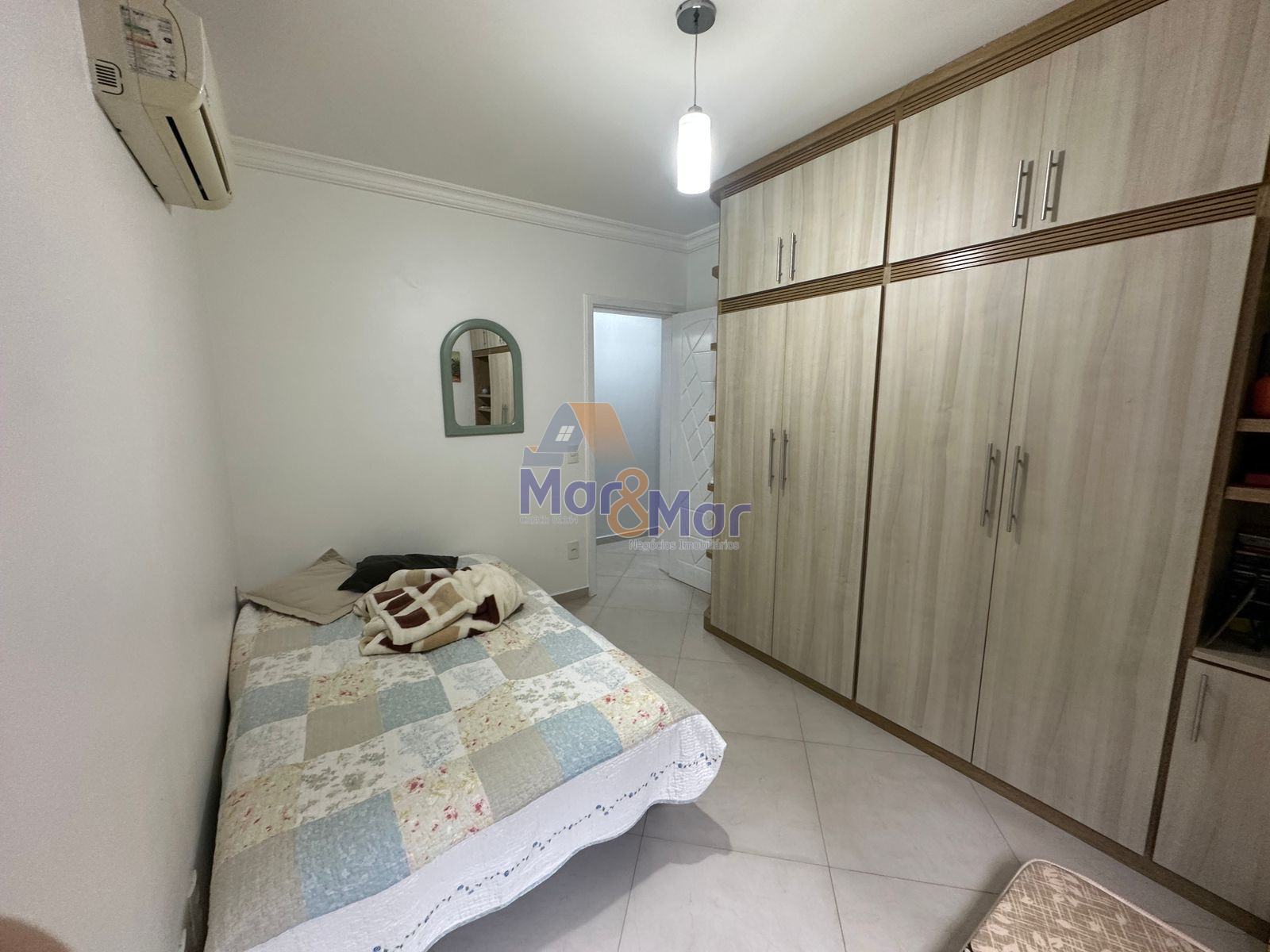 Apartamento na Praia das Pitangueiras, Guarujá - SP