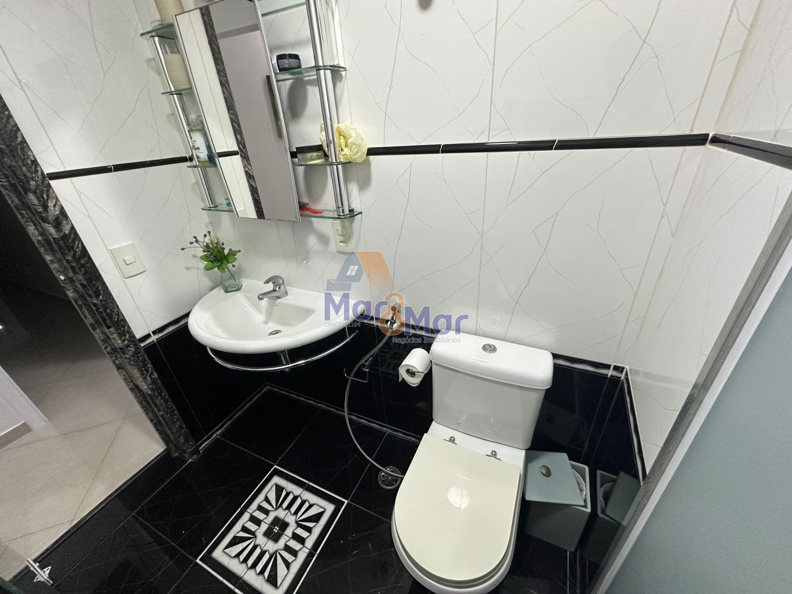 Apartamento na Praia das Pitangueiras, Guarujá - SP