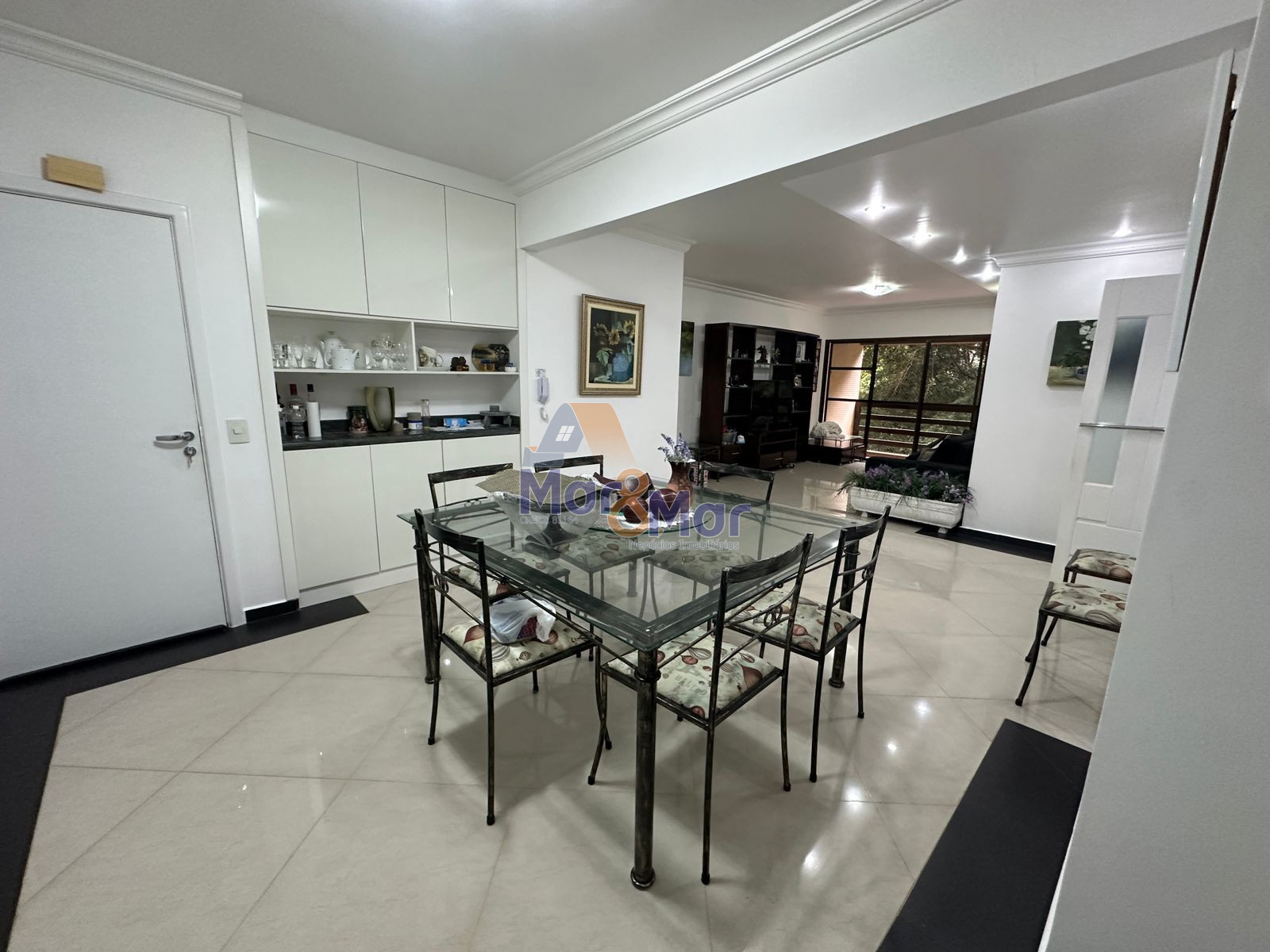 Apartamento na Praia das Pitangueiras, Guarujá - SP
