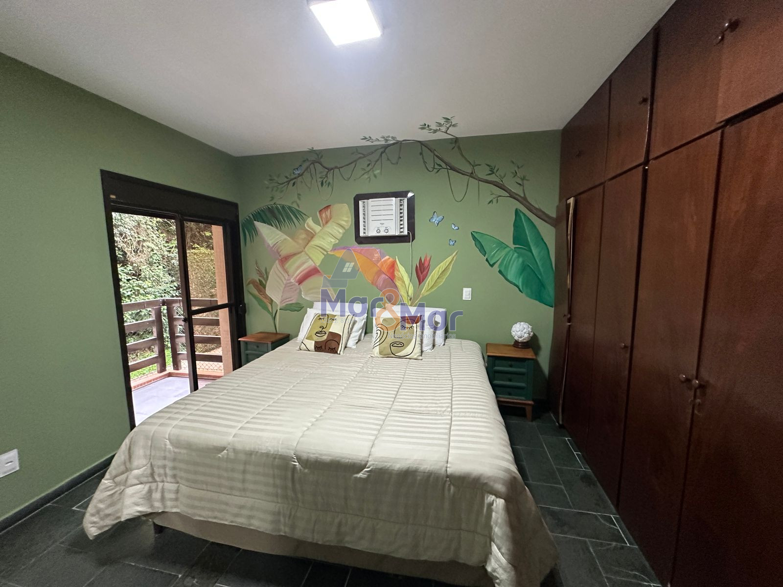 Apartamento na Praia das Pitangueiras, Guarujá - SP