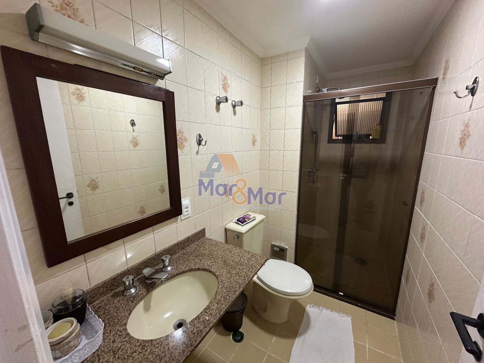 Apartamento na Praia das Pitangueiras, Guarujá - SP