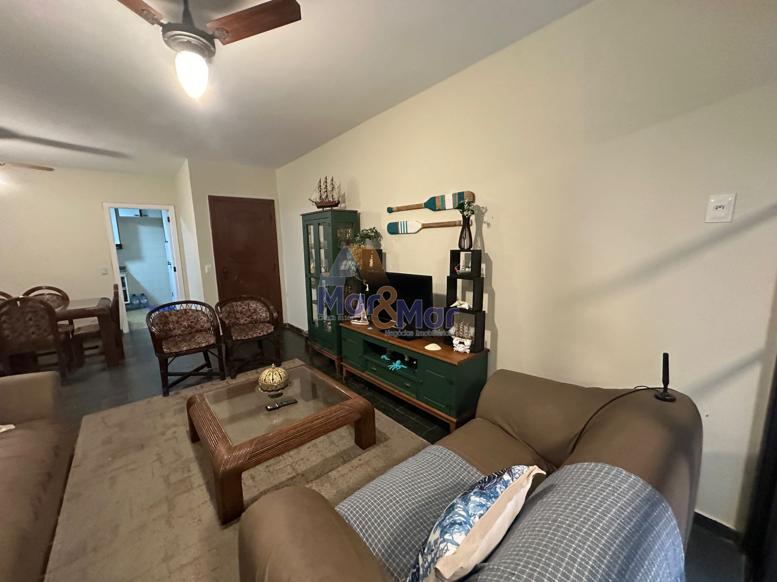 Apartamento na Praia das Pitangueiras, Guarujá - SP