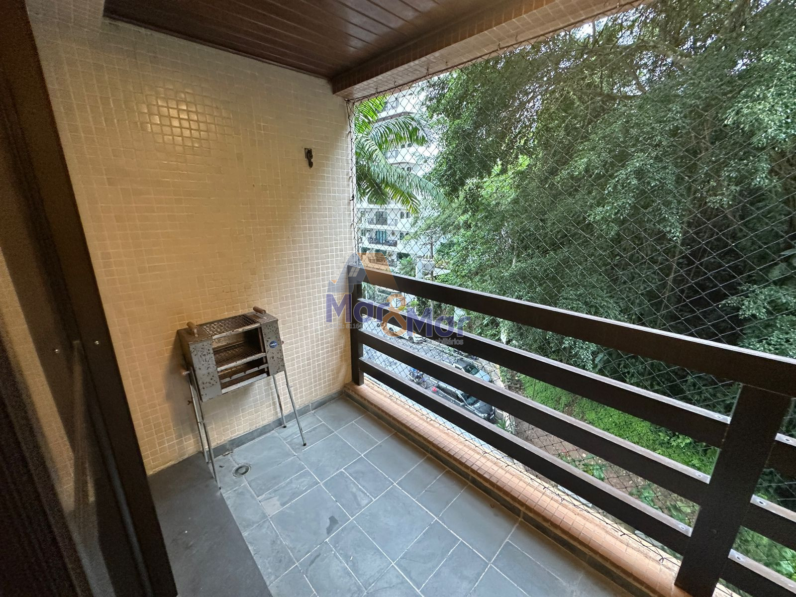 Apartamento na Praia das Pitangueiras, Guarujá - SP