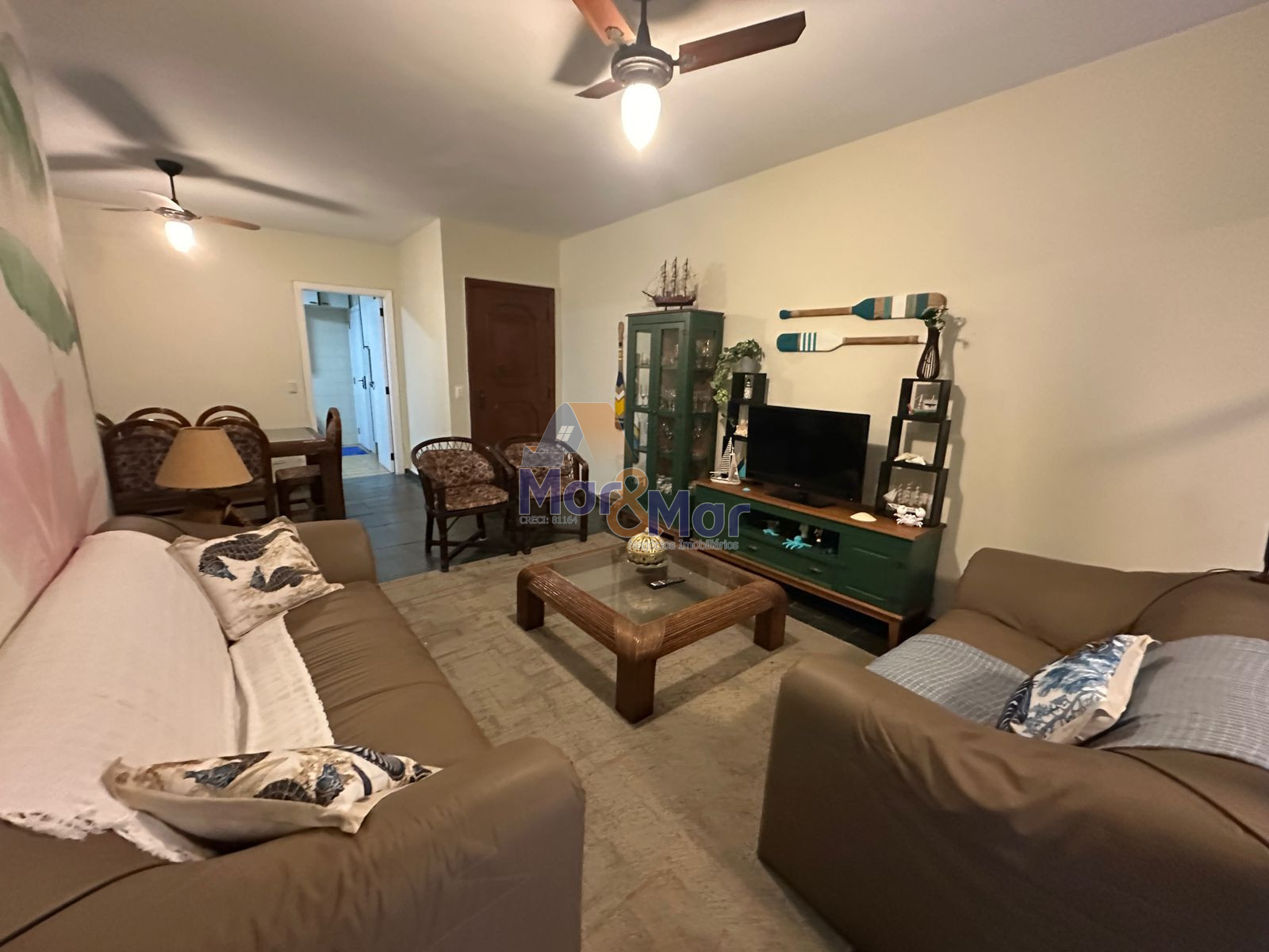 Apartamento na Praia das Pitangueiras, Guarujá - SP