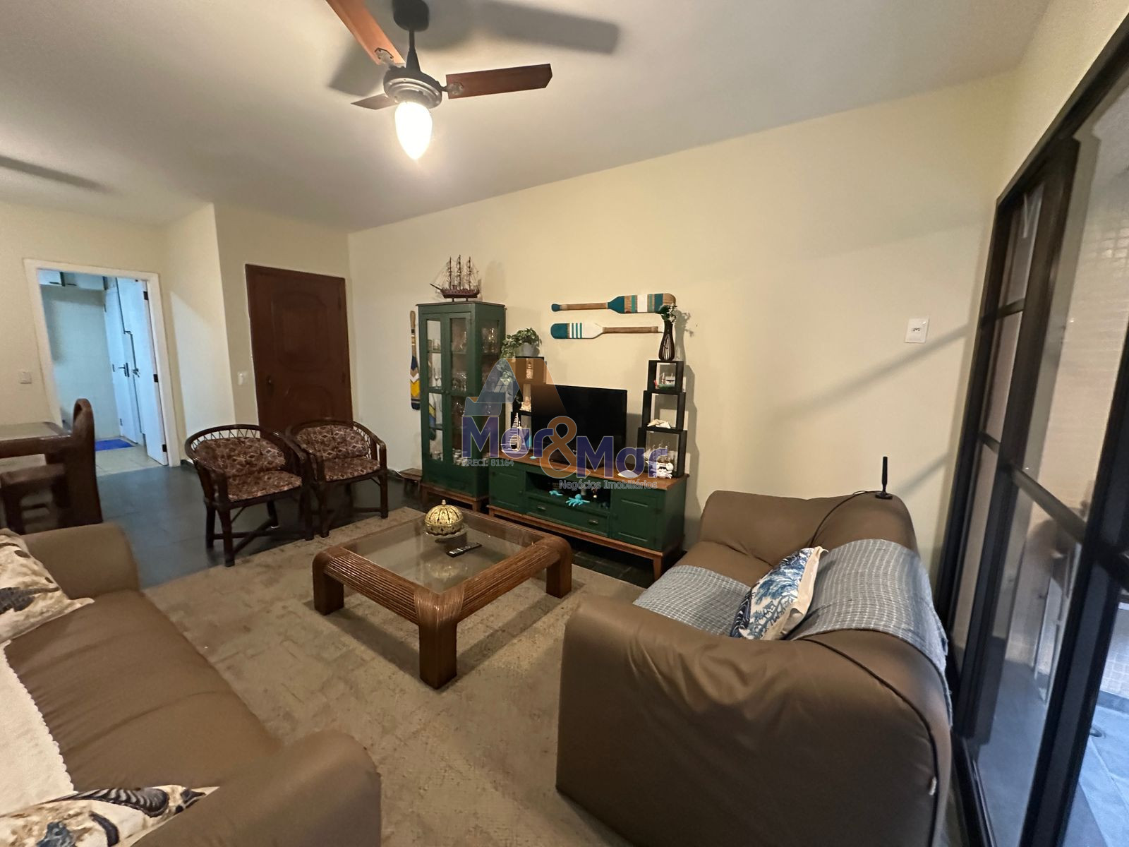 Apartamento na Praia das Pitangueiras, Guarujá - SP