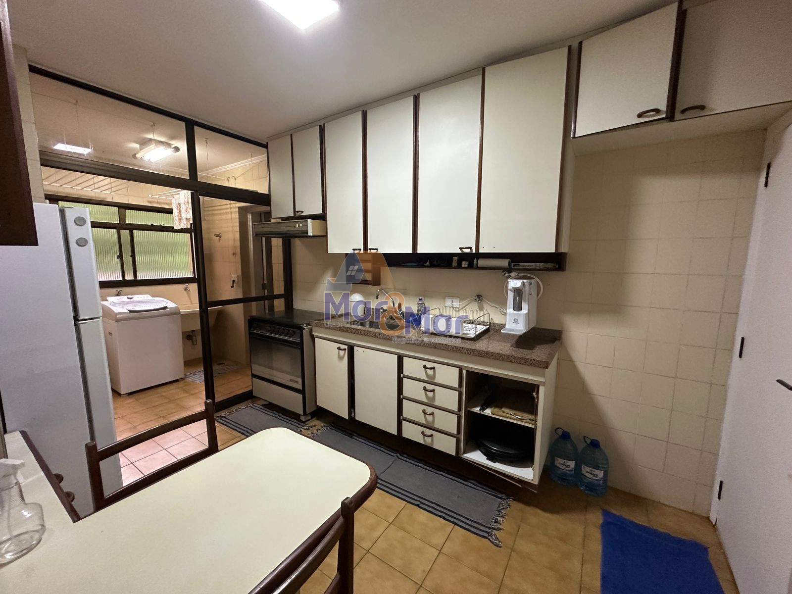 Apartamento na Praia das Pitangueiras, Guarujá - SP