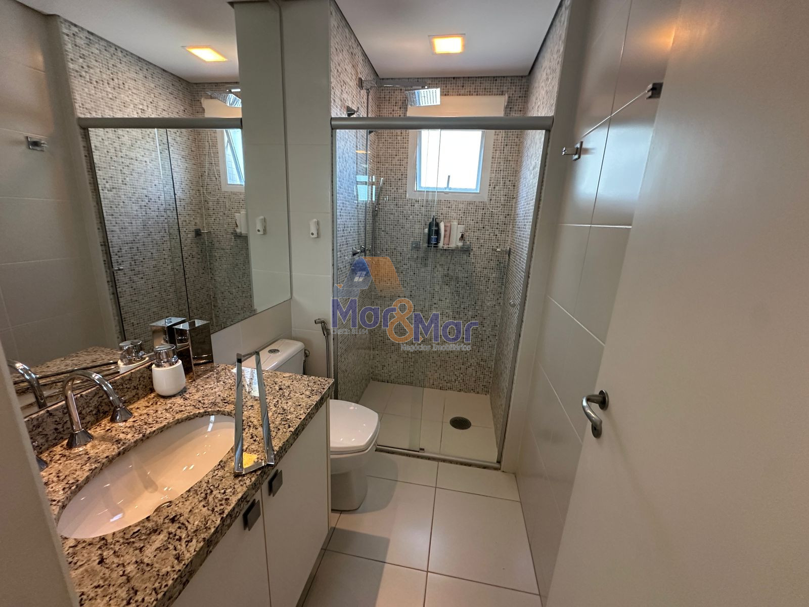 Apartamento Frente ao Mar, Praia da Enseada, Guarujá - SP
