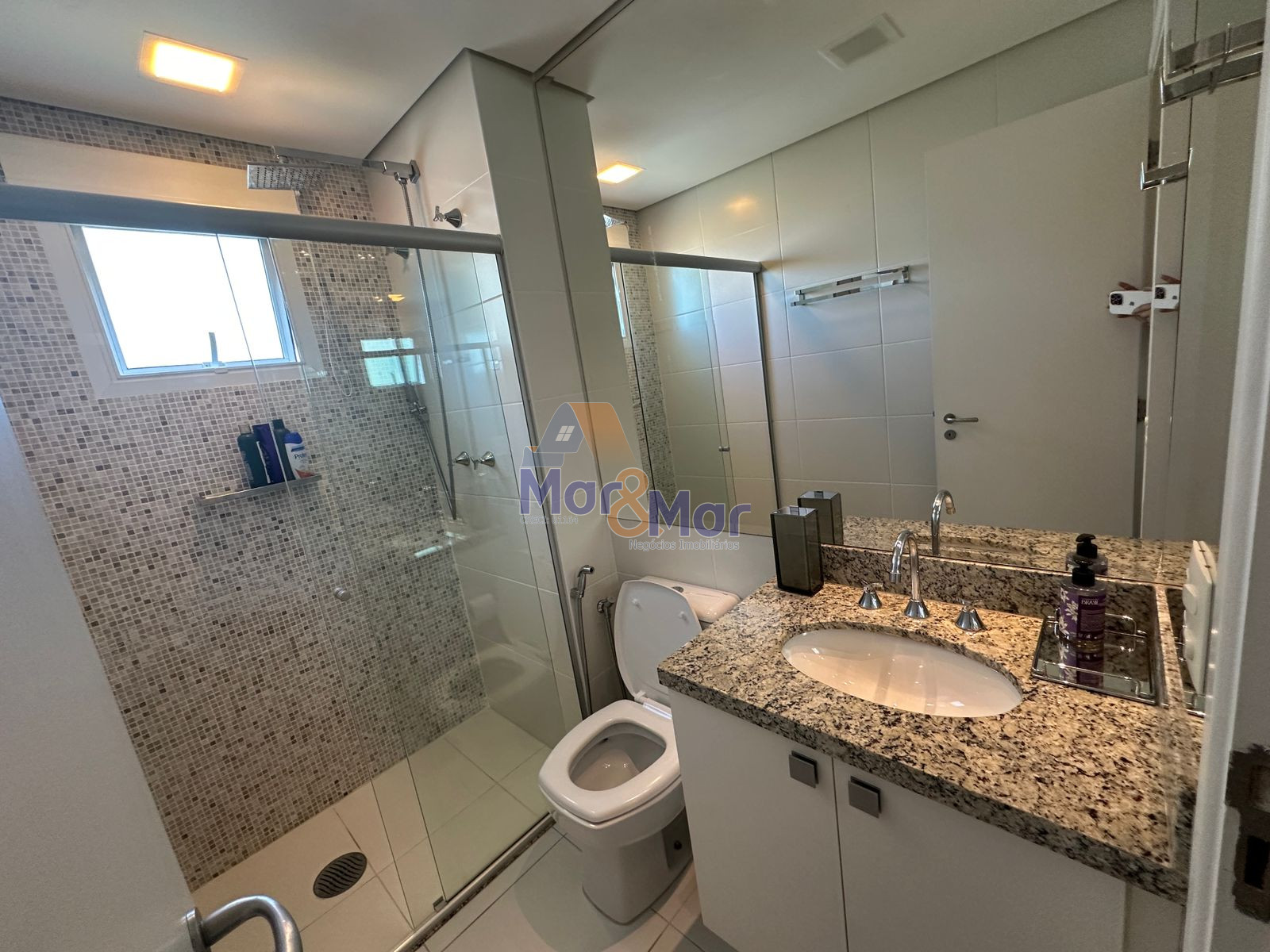 Apartamento Frente ao Mar, Praia da Enseada, Guarujá - SP