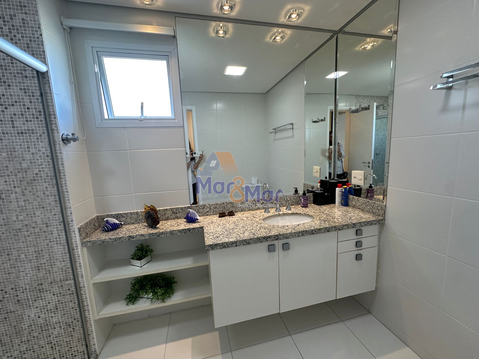 Apartamento Frente ao Mar, Praia da Enseada, Guarujá - SP