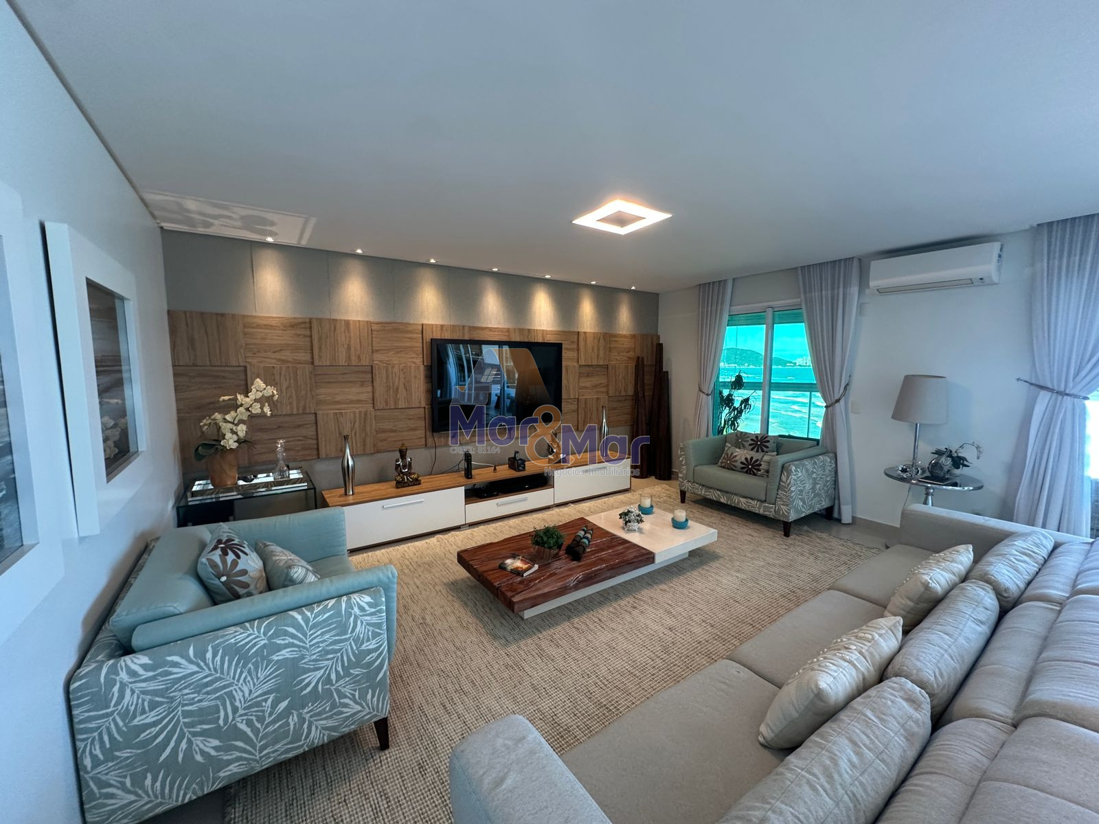 Apartamento Frente ao Mar, Praia da Enseada, Guarujá - SP