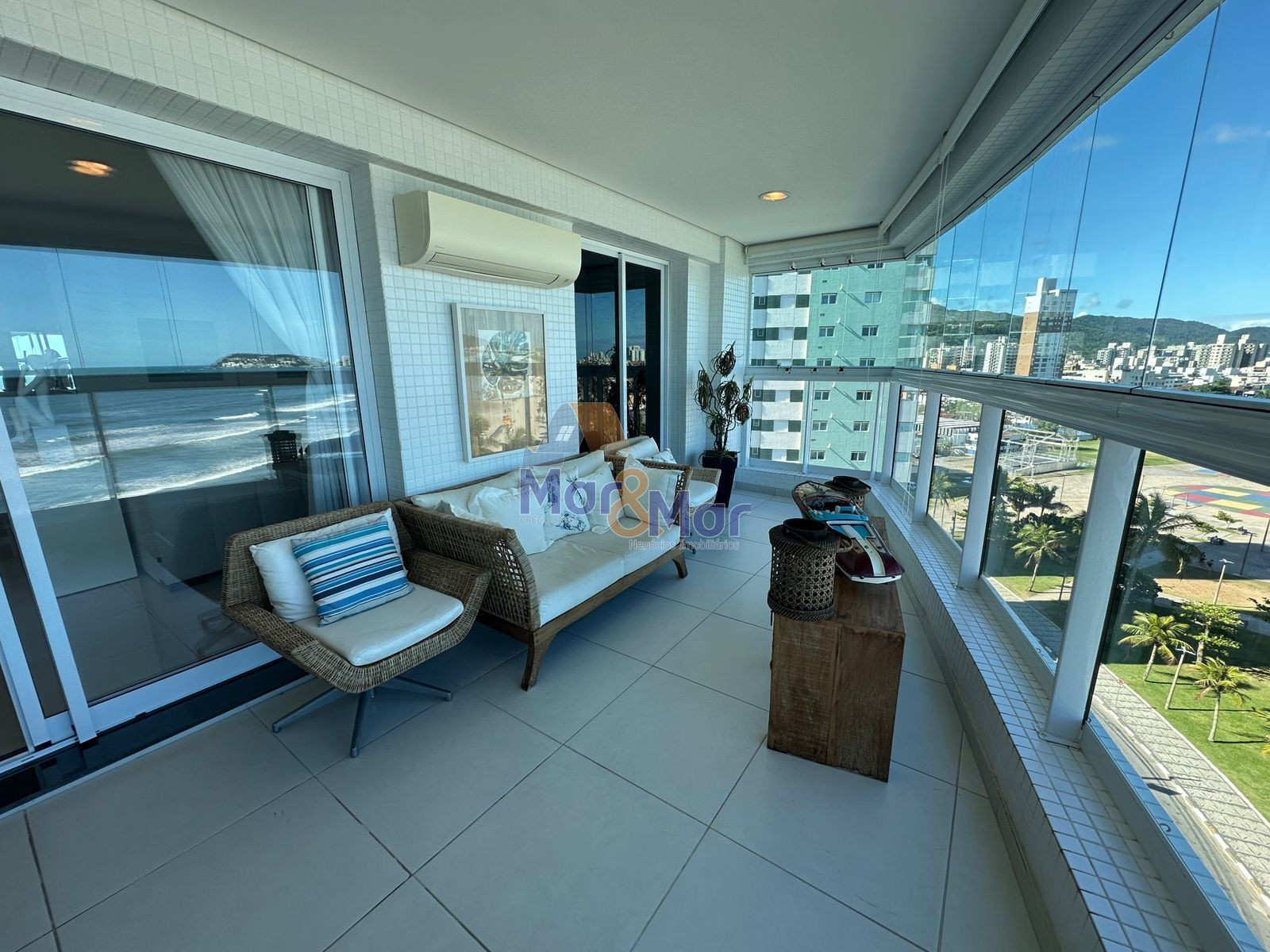 Apartamento Frente ao Mar, Praia da Enseada, Guarujá - SP