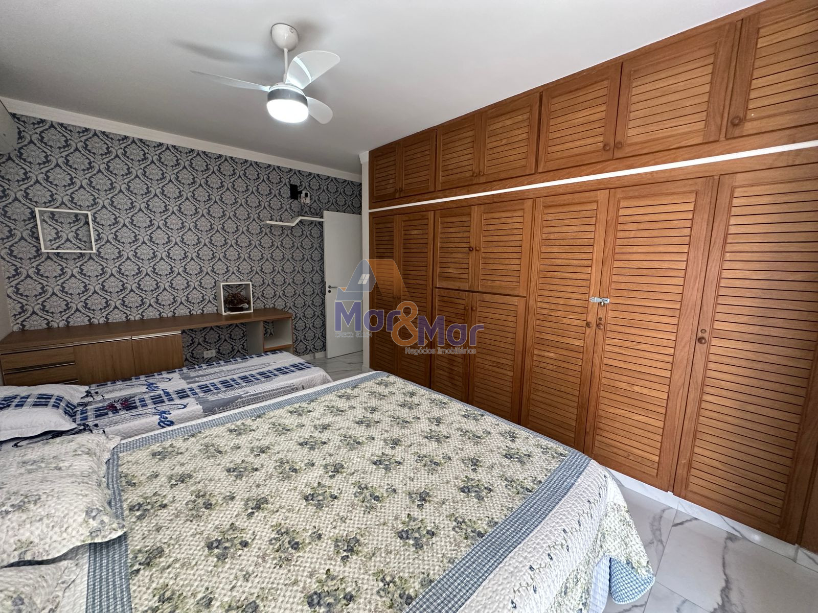 Apartamento na Praia das Pitangueiras, Guarujá - SP