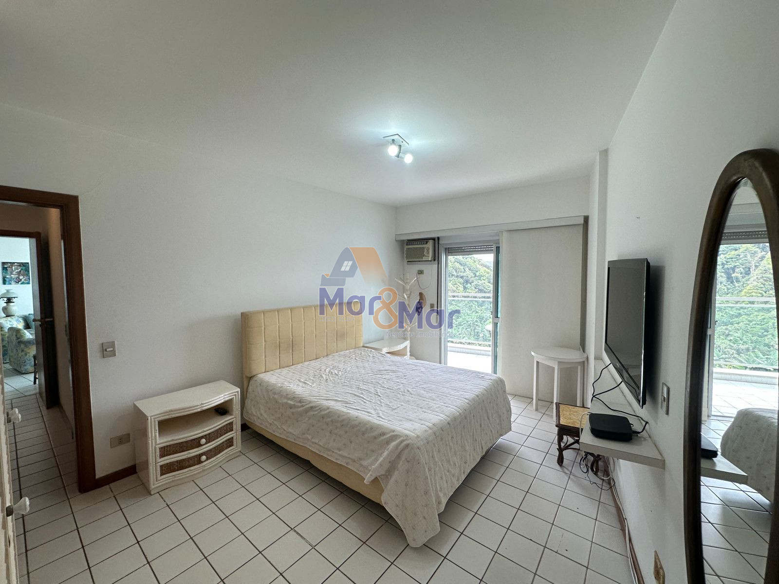 Apartamento Frente ao Mar nas Pitangueiras, Guarujá - SP