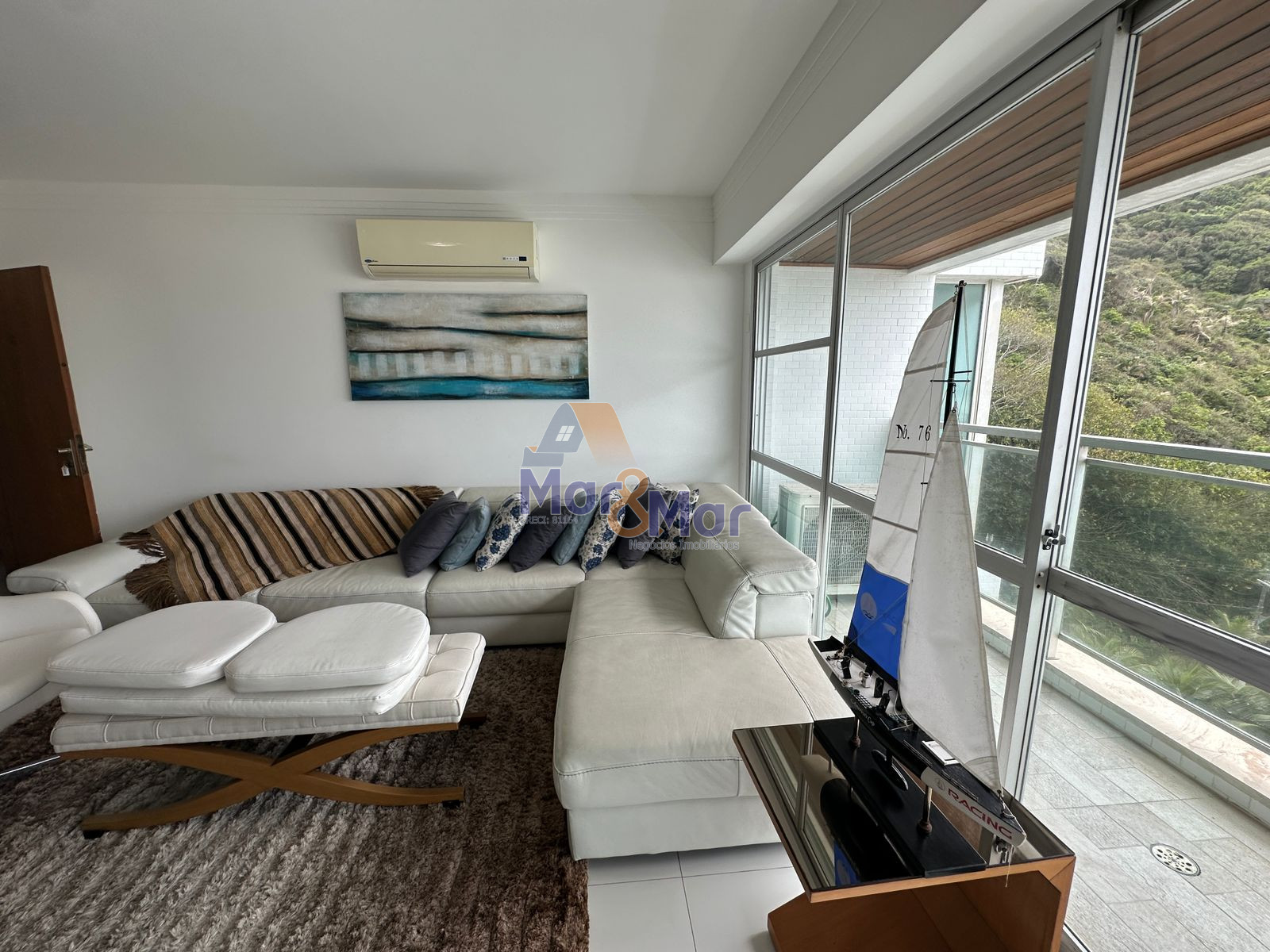 Apartamento Frente ao Mar nas Pitangueiras, Guarujá - SP