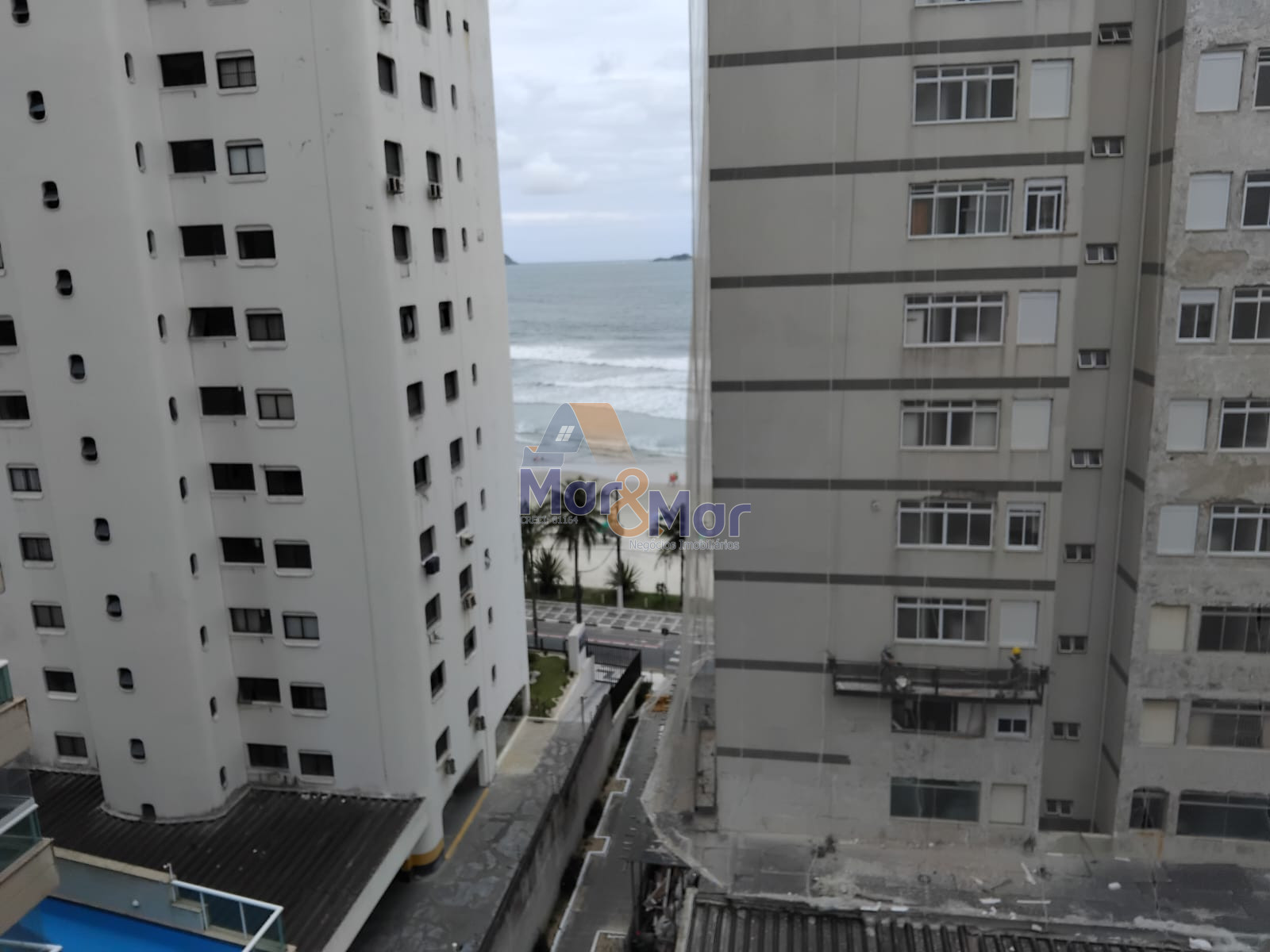 Apartamento na Praia das Astúrias, Guarujá - SP