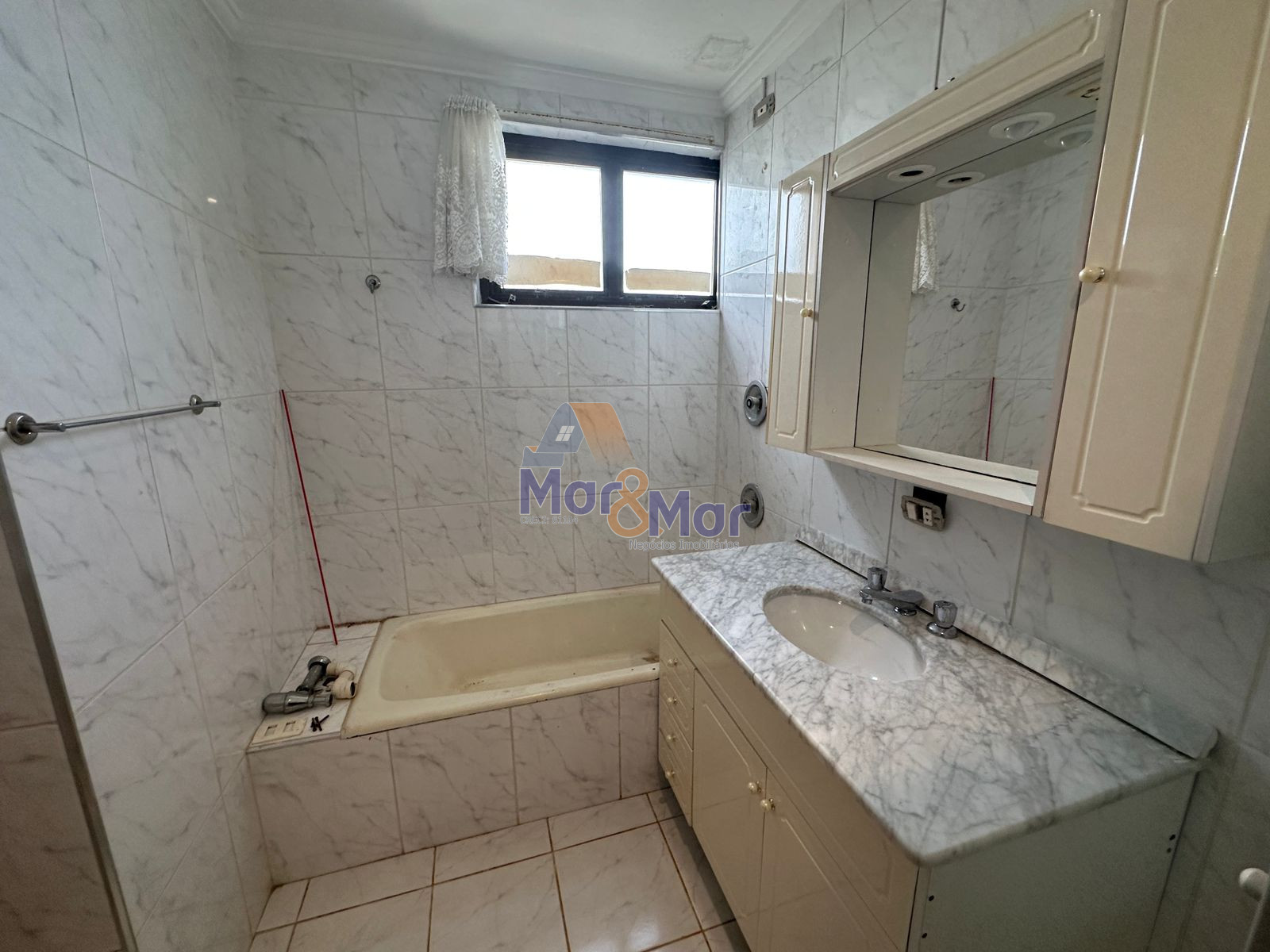 Apartamento Frente ao Mar-3-dormitorios-Pitangueiras