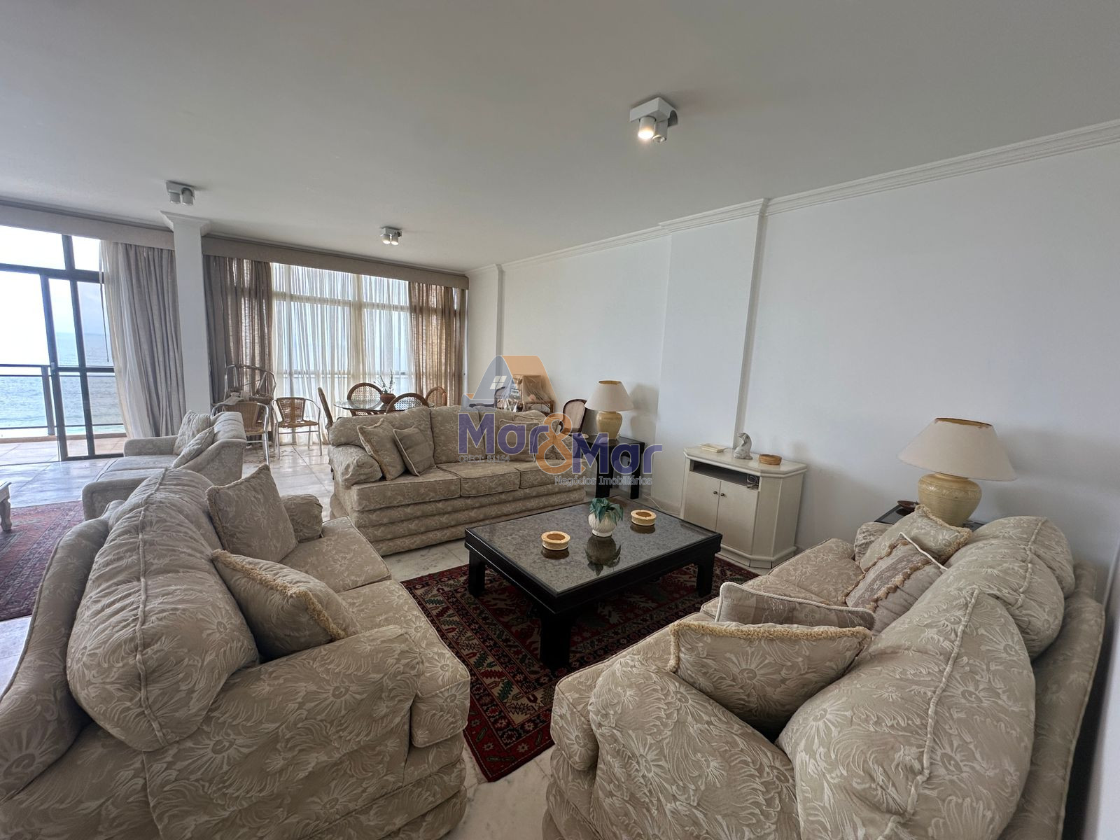 Apartamento Frente ao Mar-3-dormitorios-Pitangueiras