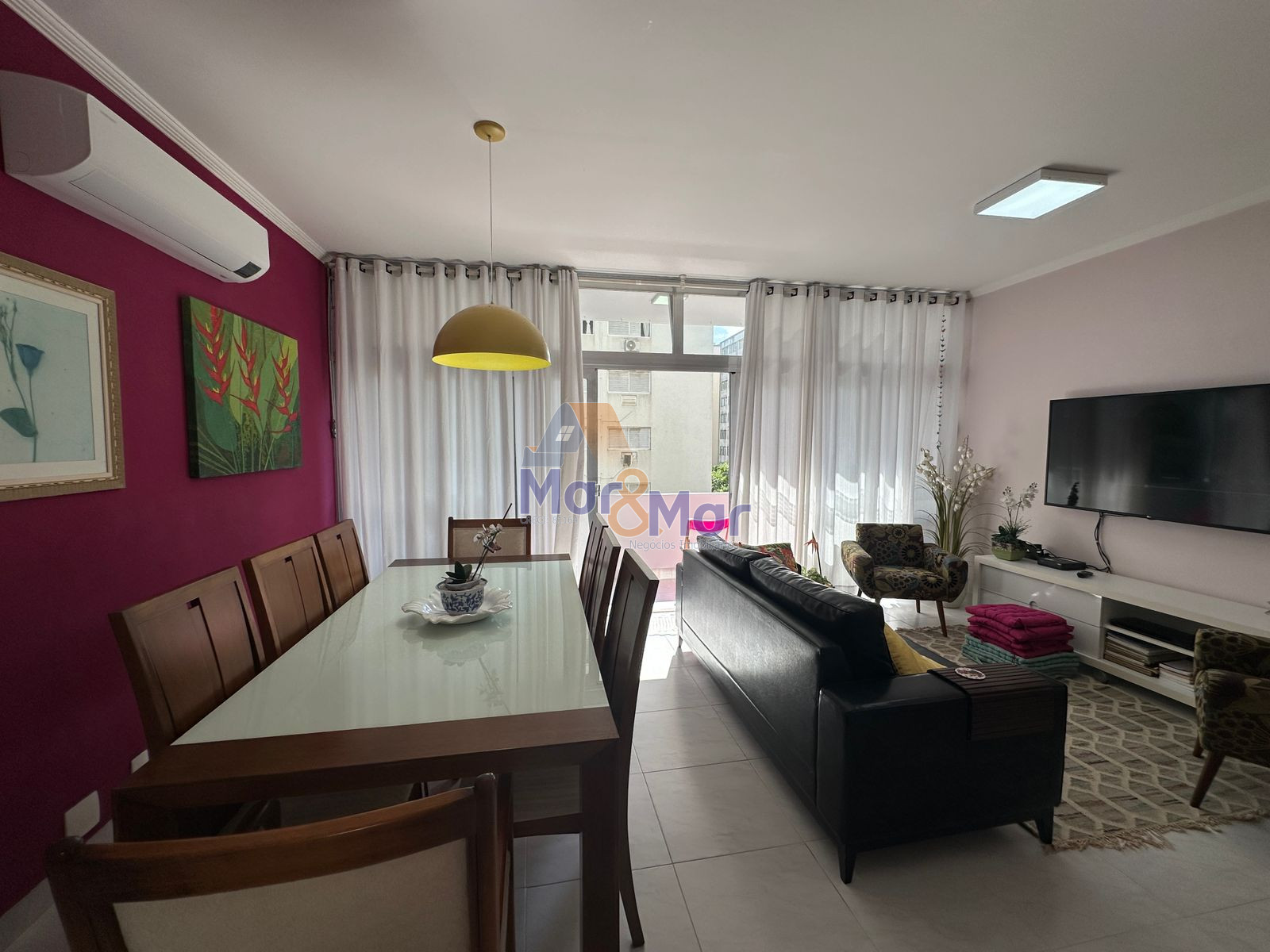 Apartamento na Praia das Pitangueiras, Guarujá - SP