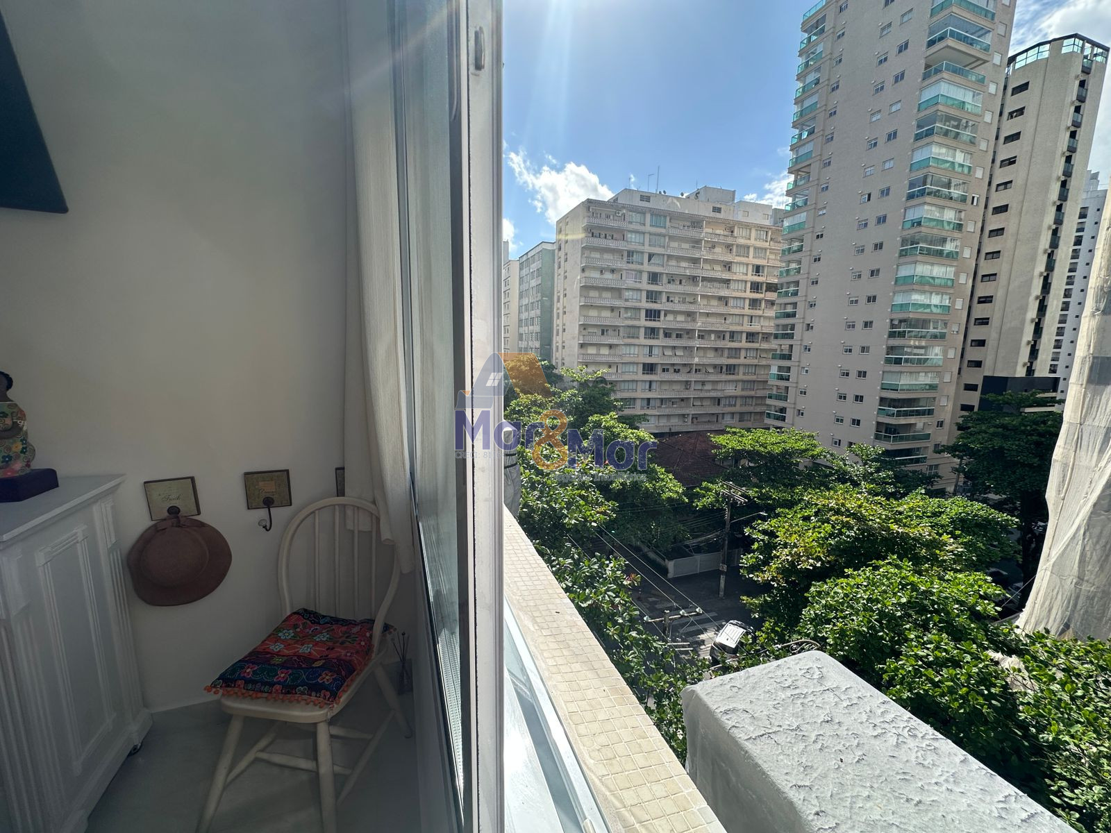 Apartamento na Praia das Pitangueiras, Guarujá - SP