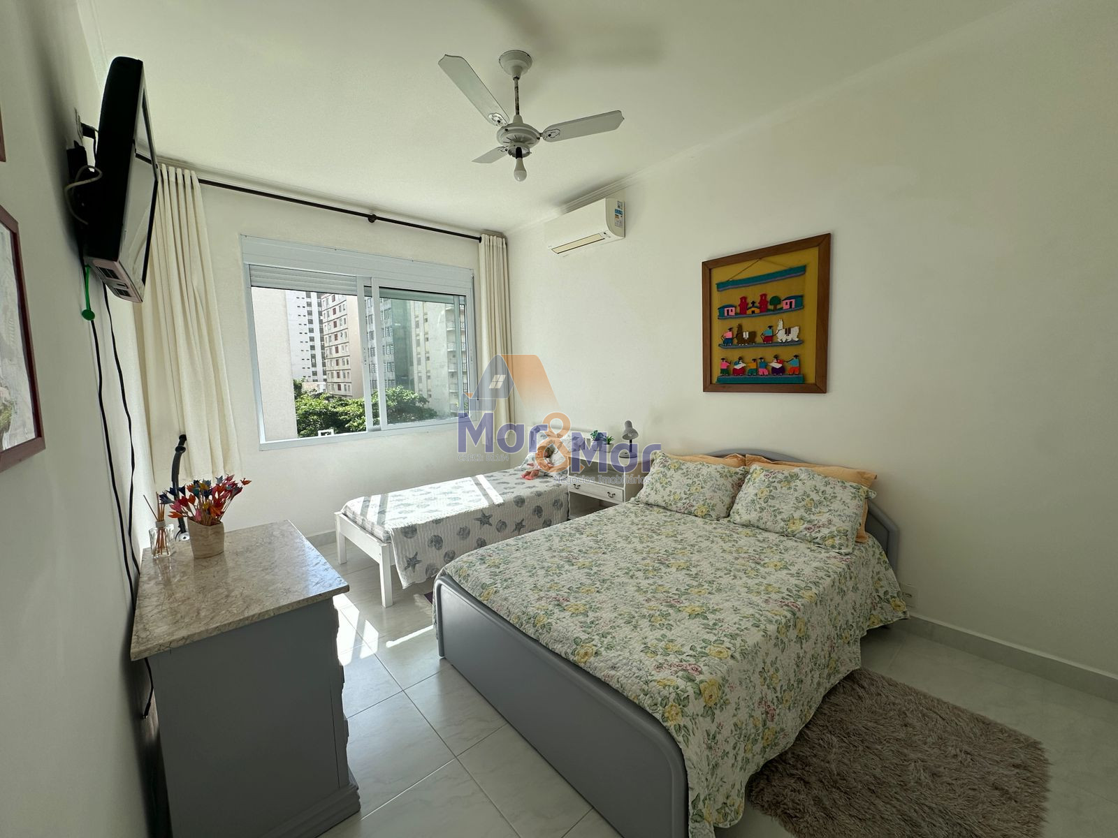 Apartamento na Praia das Pitangueiras, Guarujá - SP