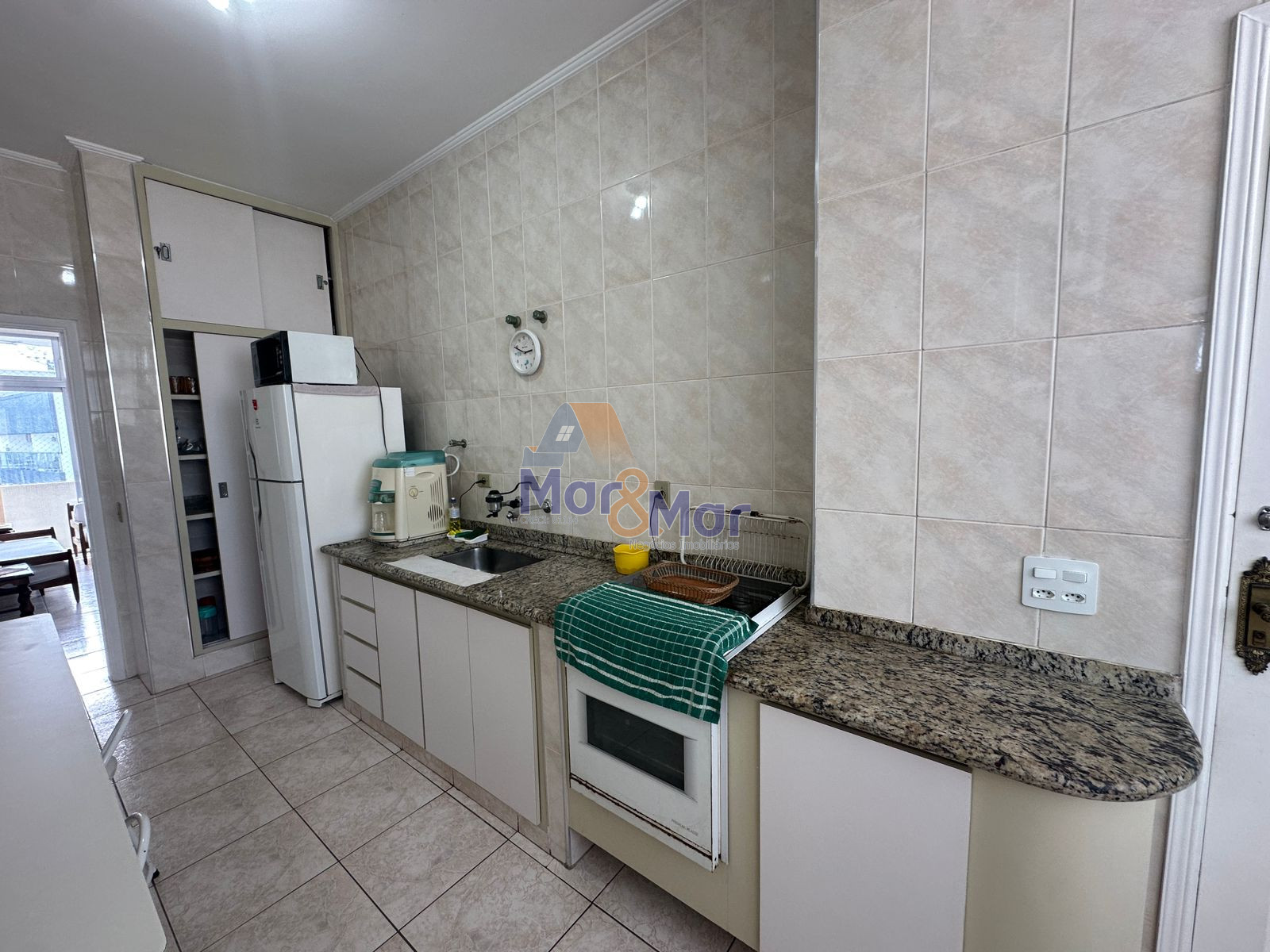 Apartamento na Praia das Pitangueiras, Guarujá - SP