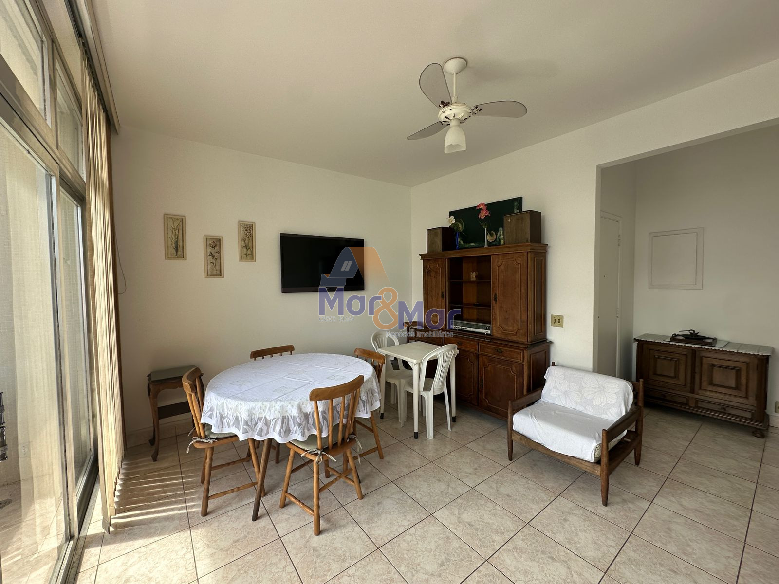 Apartamento na Praia das Pitangueiras, Guarujá - SP