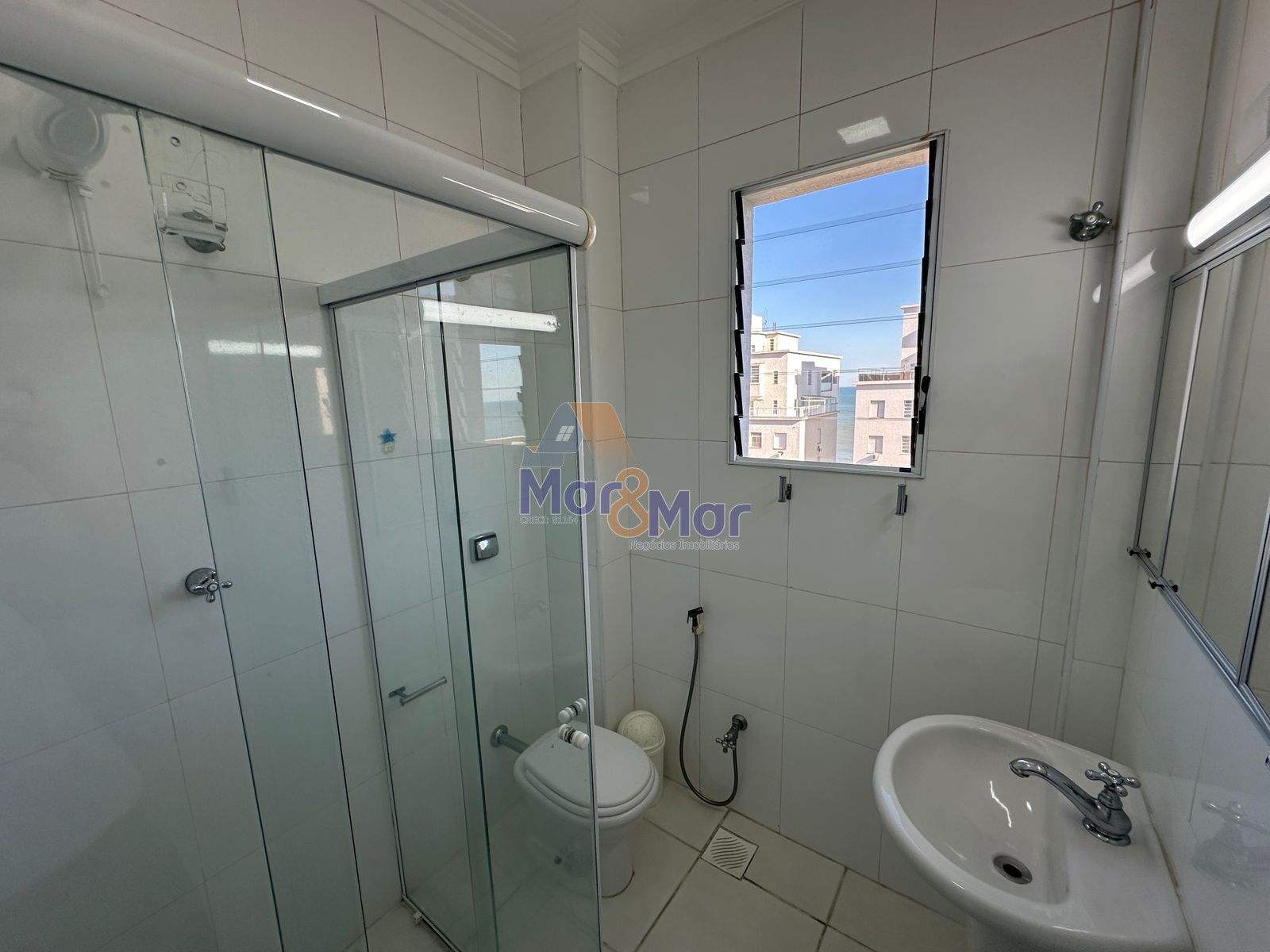 Apartamento na Praia das Pitangueiras, Guarujá - SP