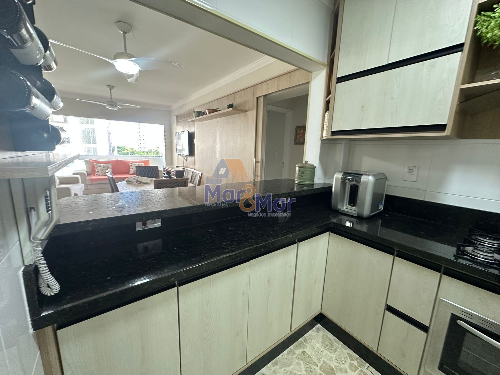Apartamento na Praia das Pitangueiras, Guarujá - SP