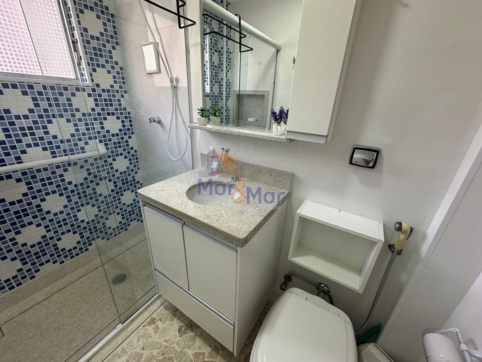Apartamento na Praia das Pitangueiras, Guarujá - SP