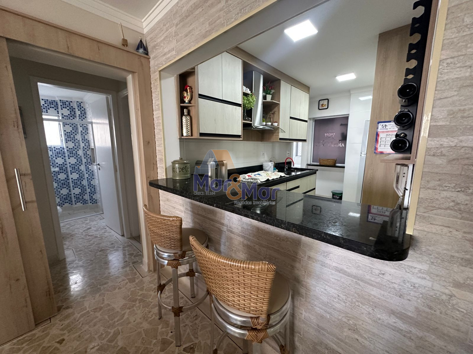 Apartamento na Praia das Pitangueiras, Guarujá - SP