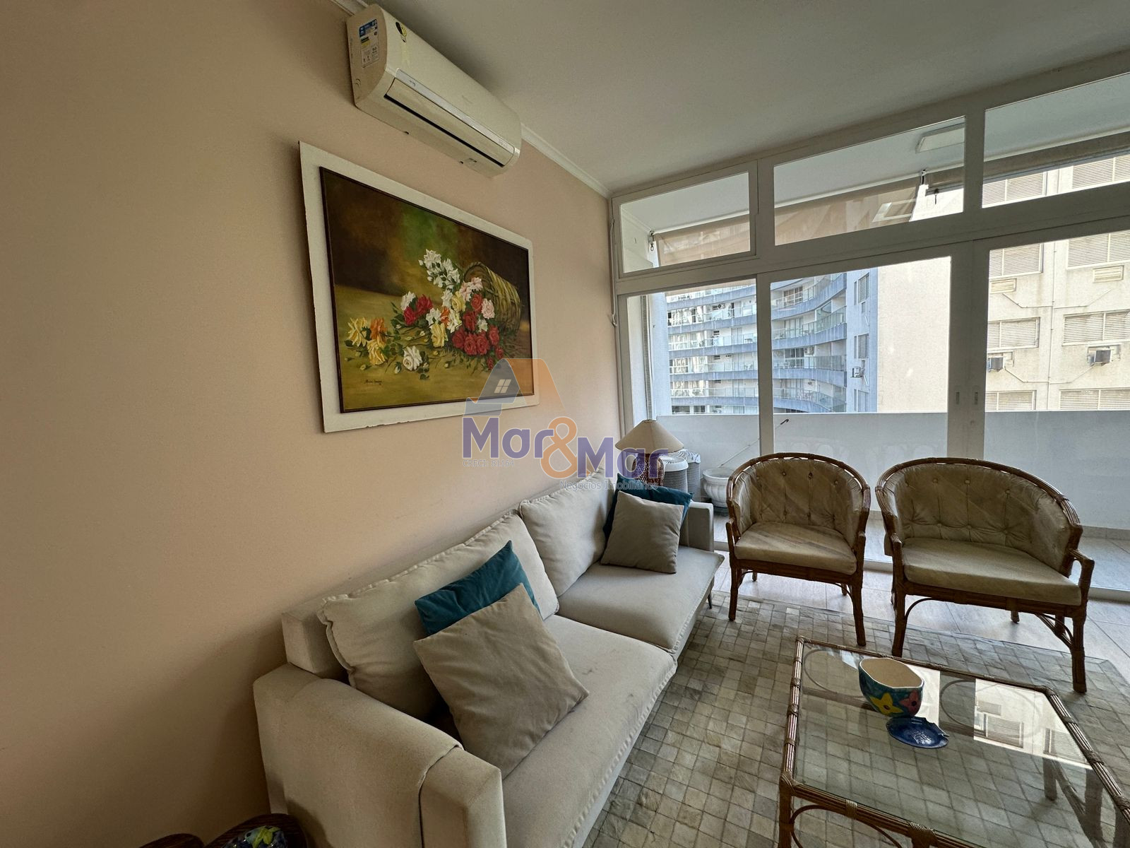 Apartamento na Praia das Pitangueiras, Guarujá - SP