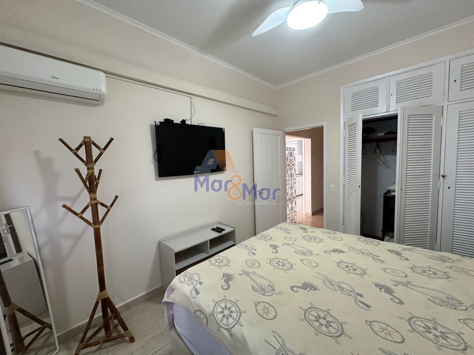 Apartamento na Praia das Pitangueiras, Guarujá - SP
